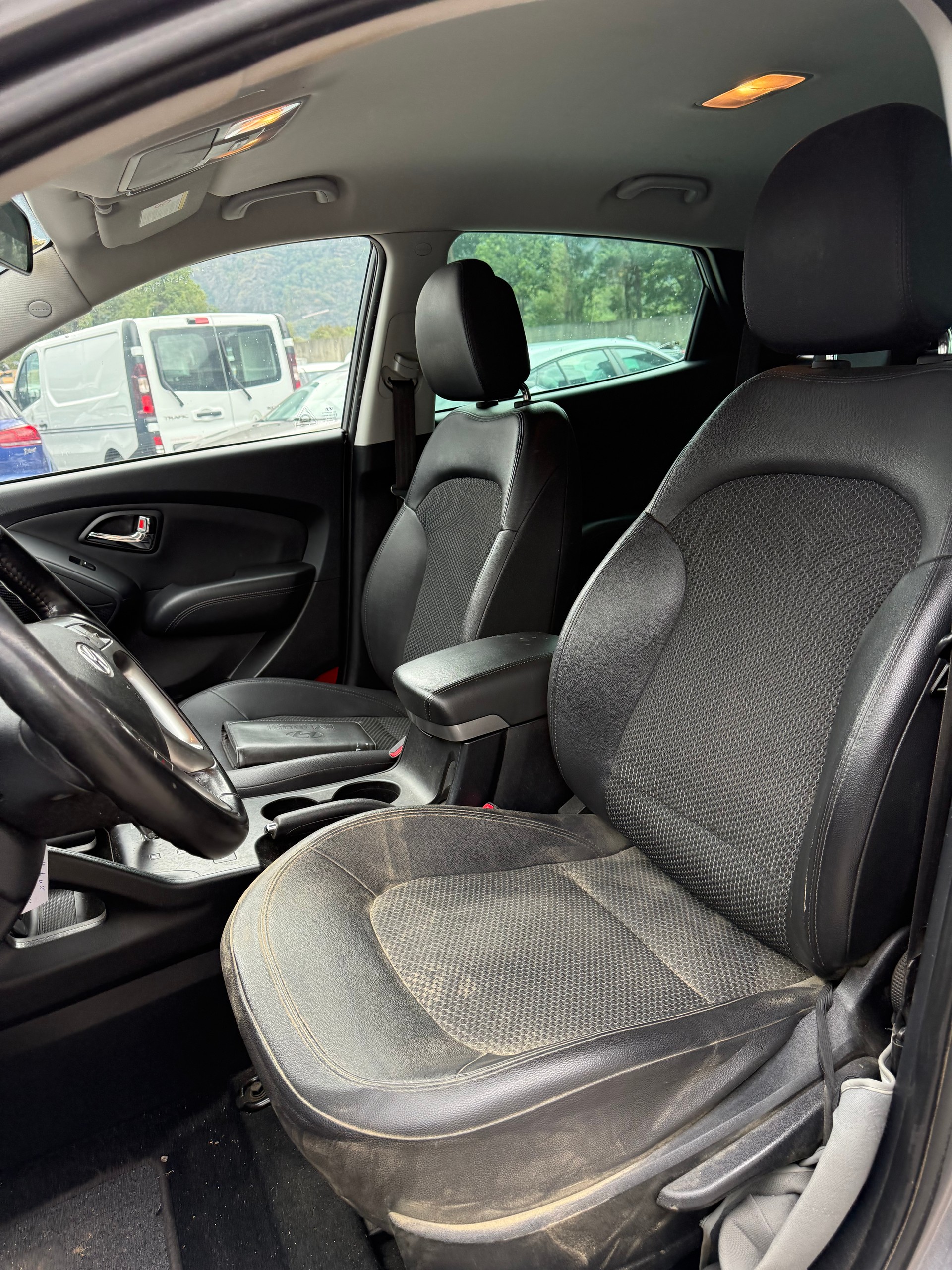 HYUNDAI iX 35 2.0 CRDi Style 4WD Automatic-image-12