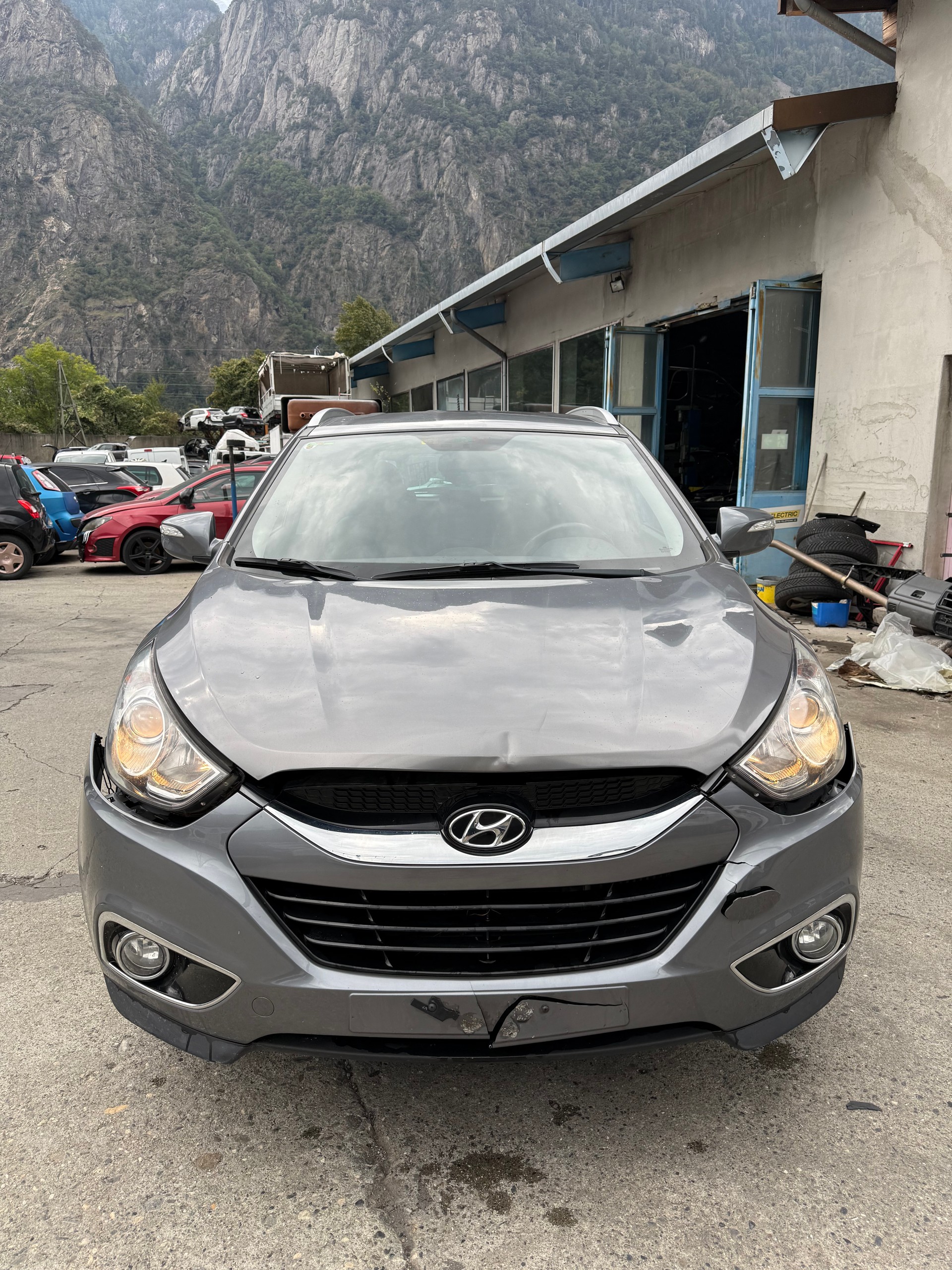 HYUNDAI iX 35 2.0 CRDi Style 4WD Automatic-image-2
