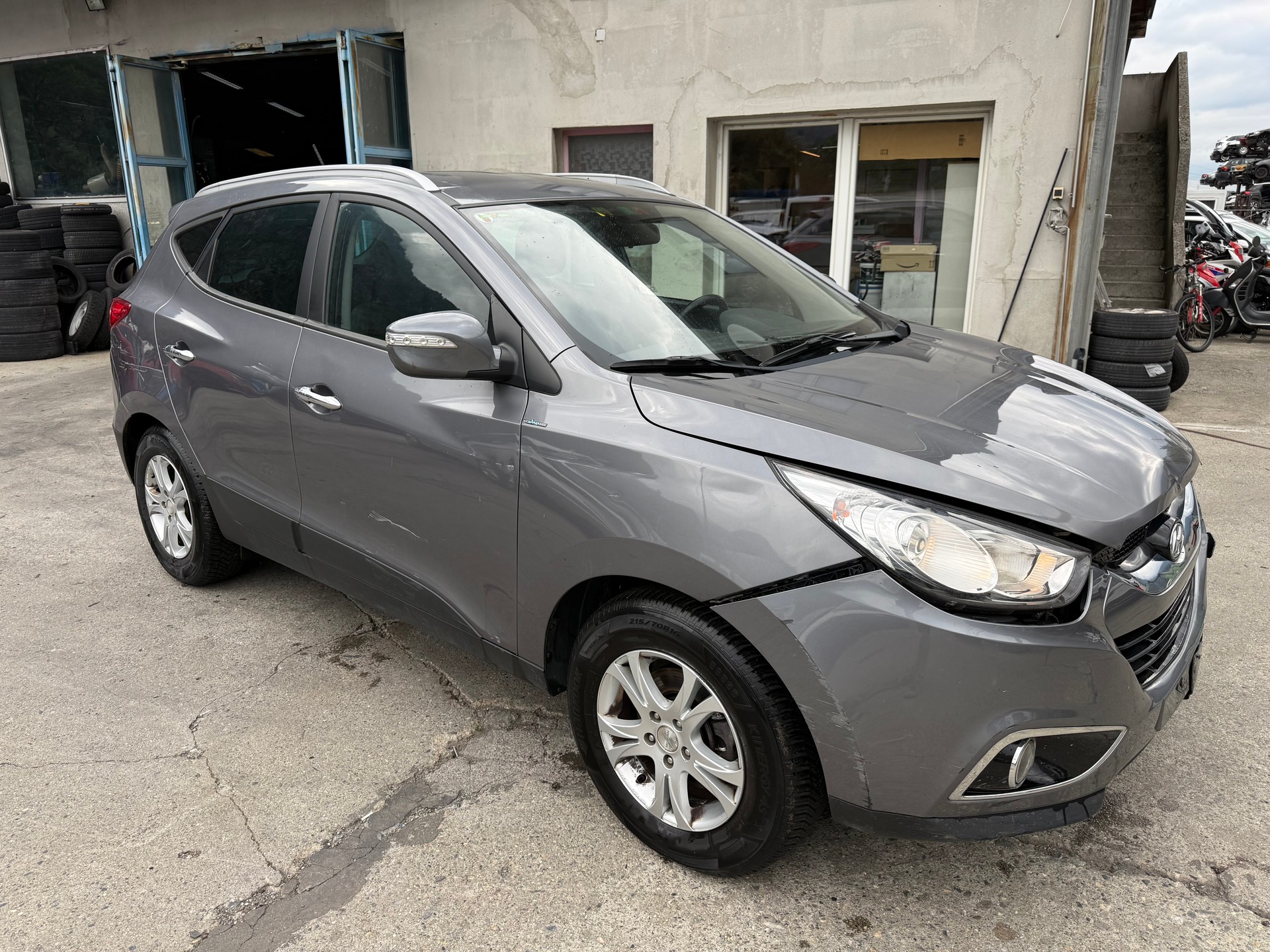 HYUNDAI iX 35 2.0 CRDi Style 4WD Automatic-image-5