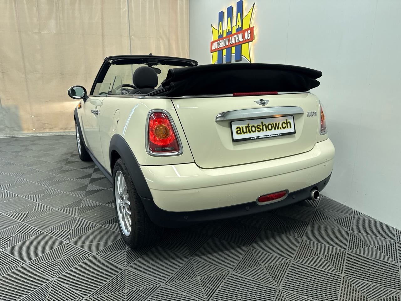 MINI Cooper Cabriolet-image-5