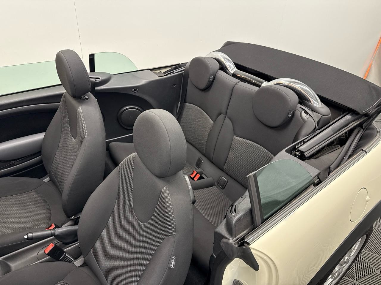 MINI Cooper Cabriolet-image-3