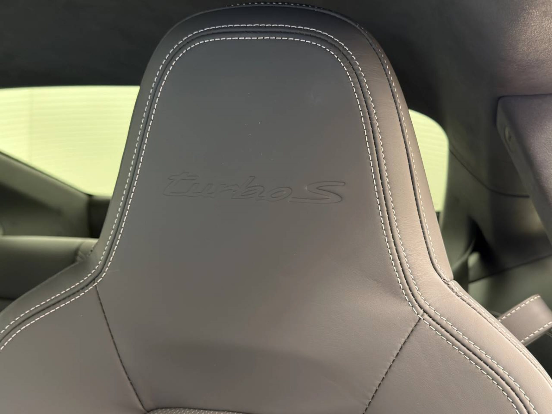 PORSCHE 911 Turbo S-image-23
