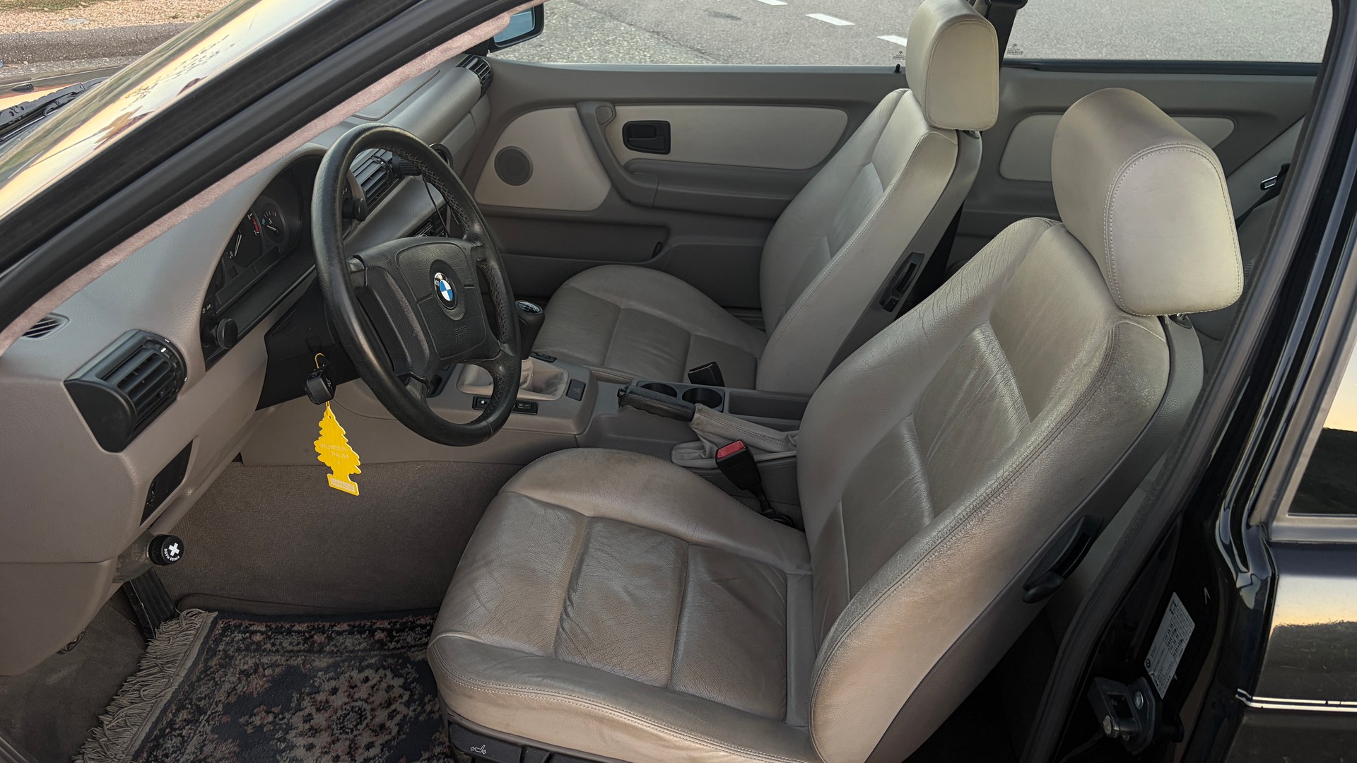 BMW 318ti-image-2