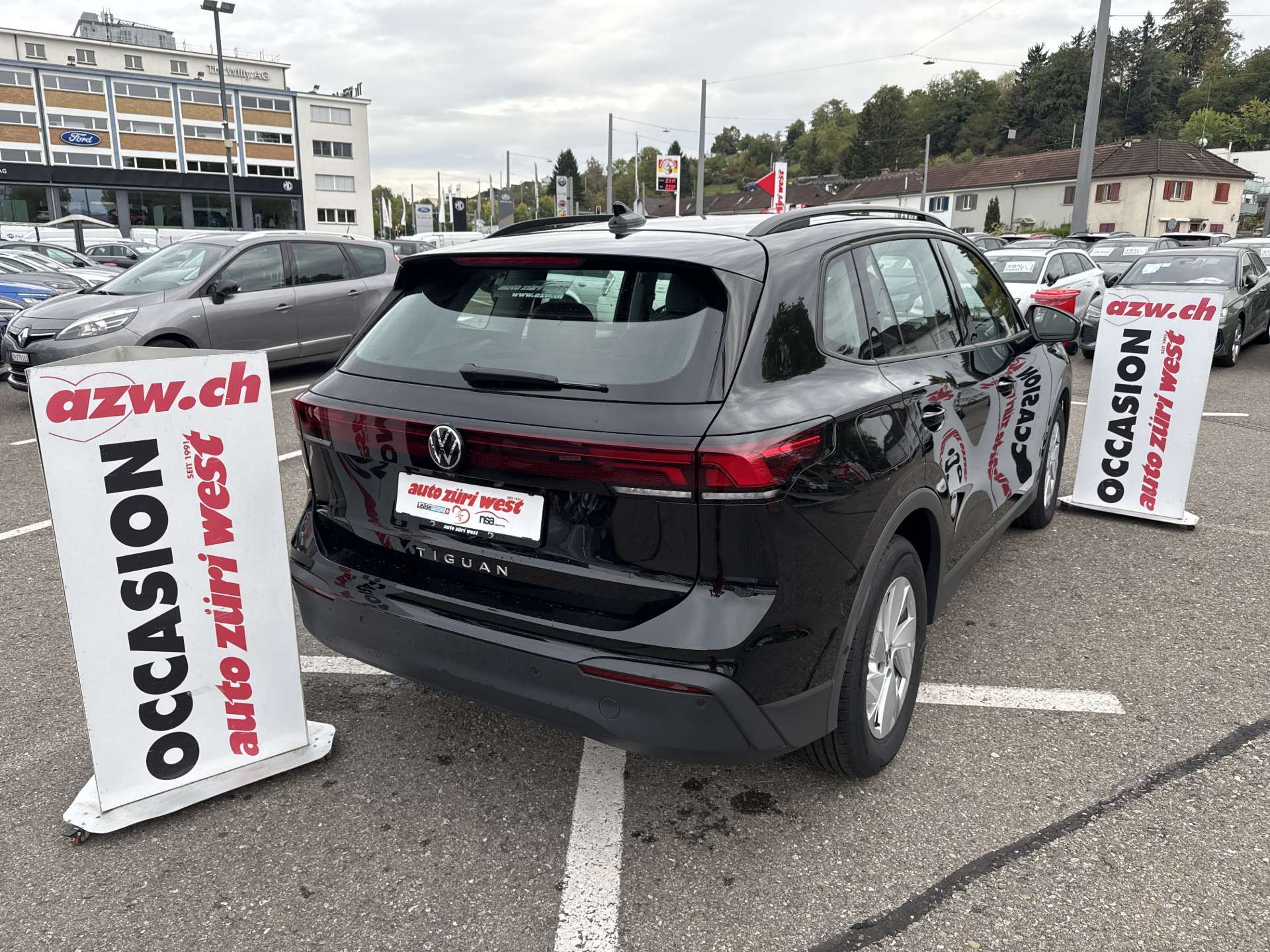 VW Tiguan 2.0 TDi SCR Life DSG-Automat-image-2