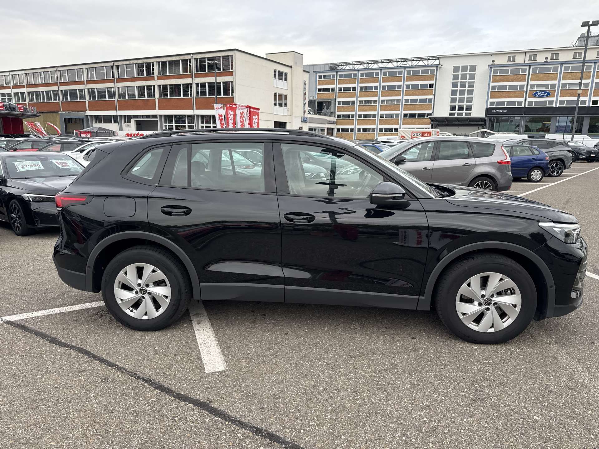 VW Tiguan 2.0 TDi SCR Life DSG-Automat-image-10