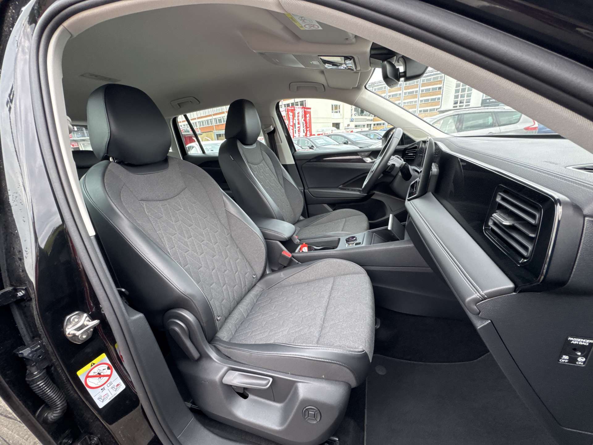 VW Tiguan 2.0 TDi SCR Life DSG-Automat-image-11