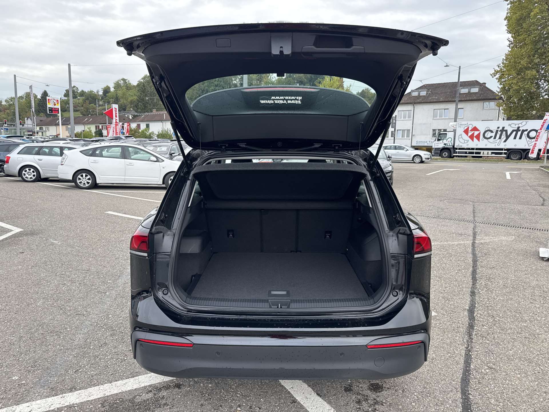 VW Tiguan 2.0 TDi SCR Life DSG-Automat-image-7