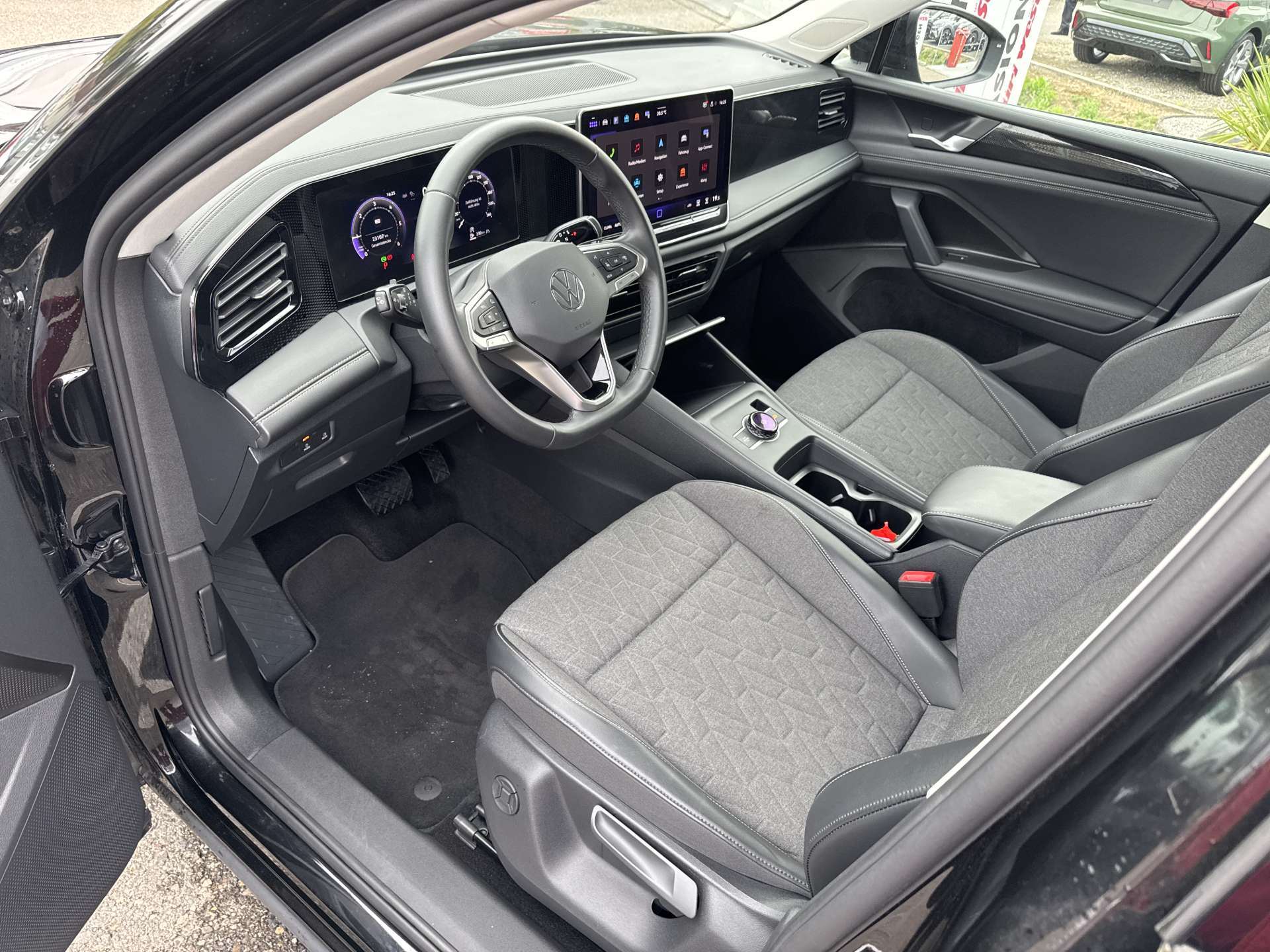 VW Tiguan 2.0 TDi SCR Life DSG-Automat-image-5