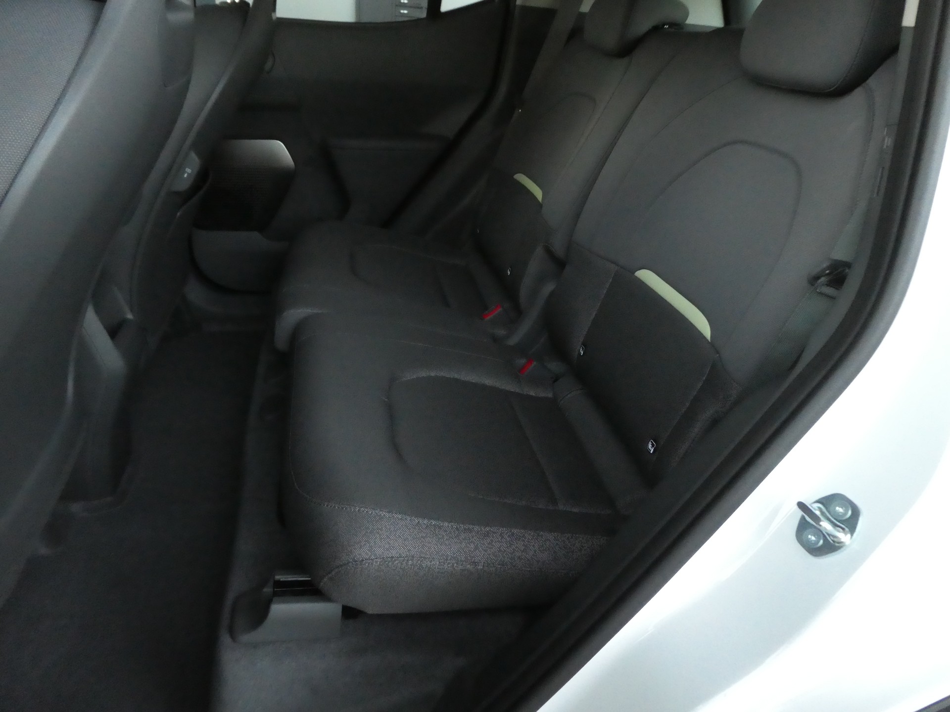 KIA EV2 61 kWh Air 4Sitze-image-9