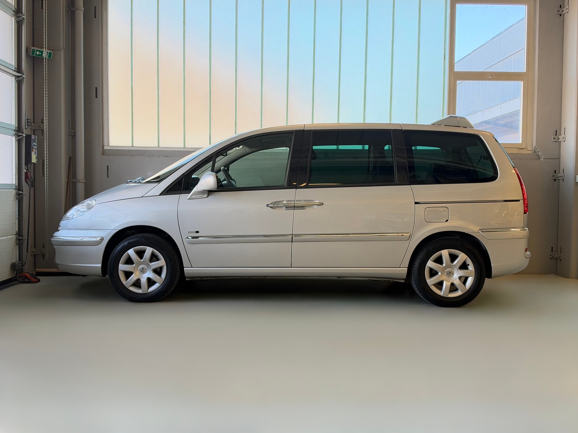 PEUGEOT 807 2.0 16V HDi Style - Behindertengerecht / Turny Evo-image-4
