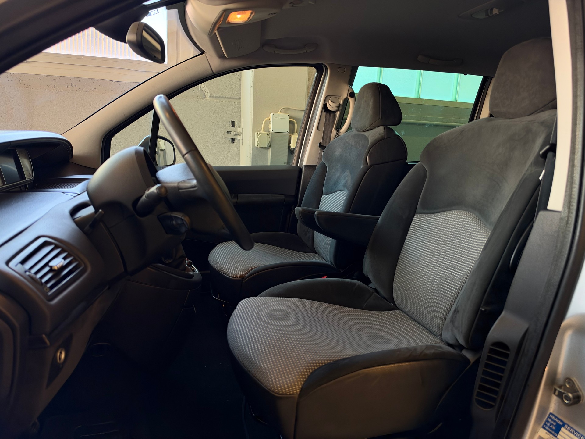 PEUGEOT 807 2.0 16V HDi Style - Behindertengerecht / Turny Evo-image-9
