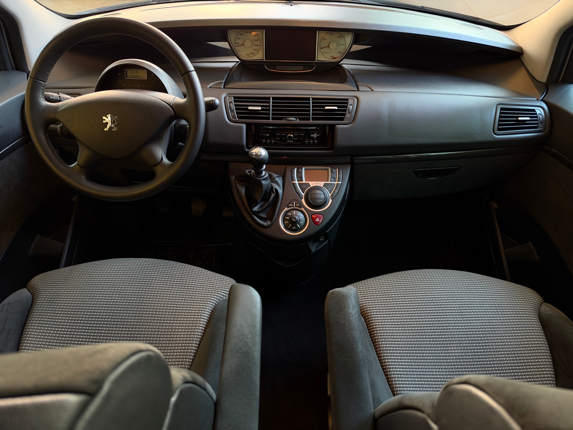 PEUGEOT 807 2.0 16V HDi Style - Behindertengerecht / Turny Evo-image-12
