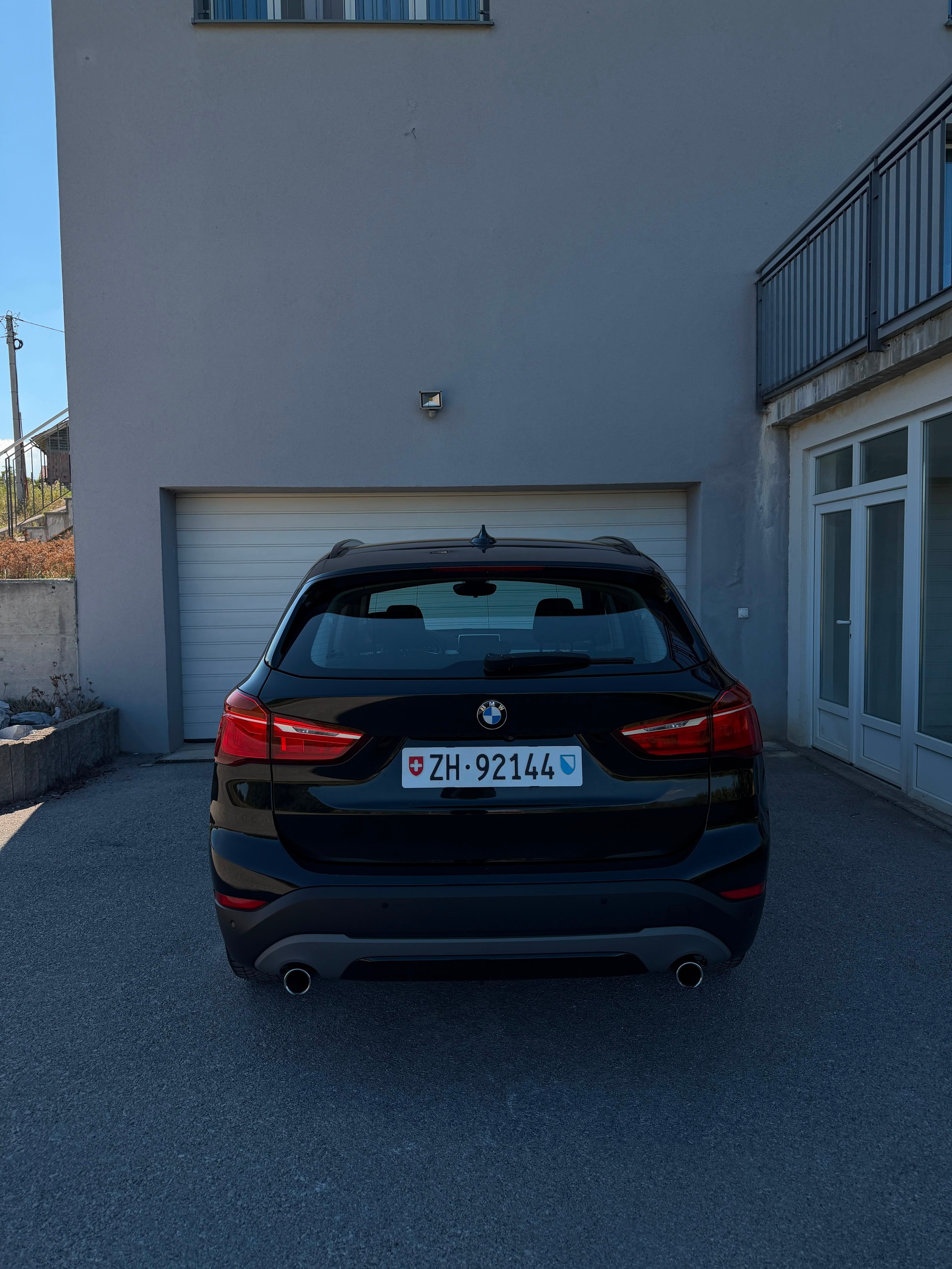 BMW 18d xDrive-image-2