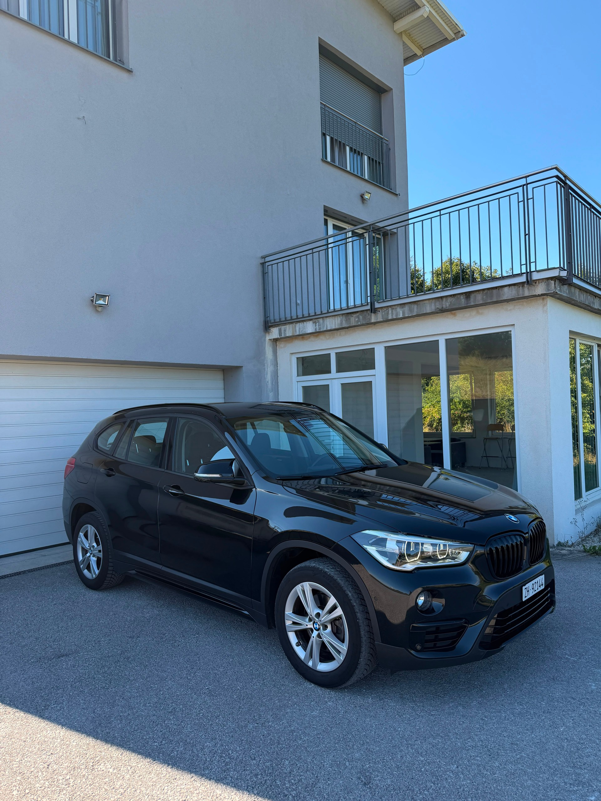 BMW 18d xDrive-image-1