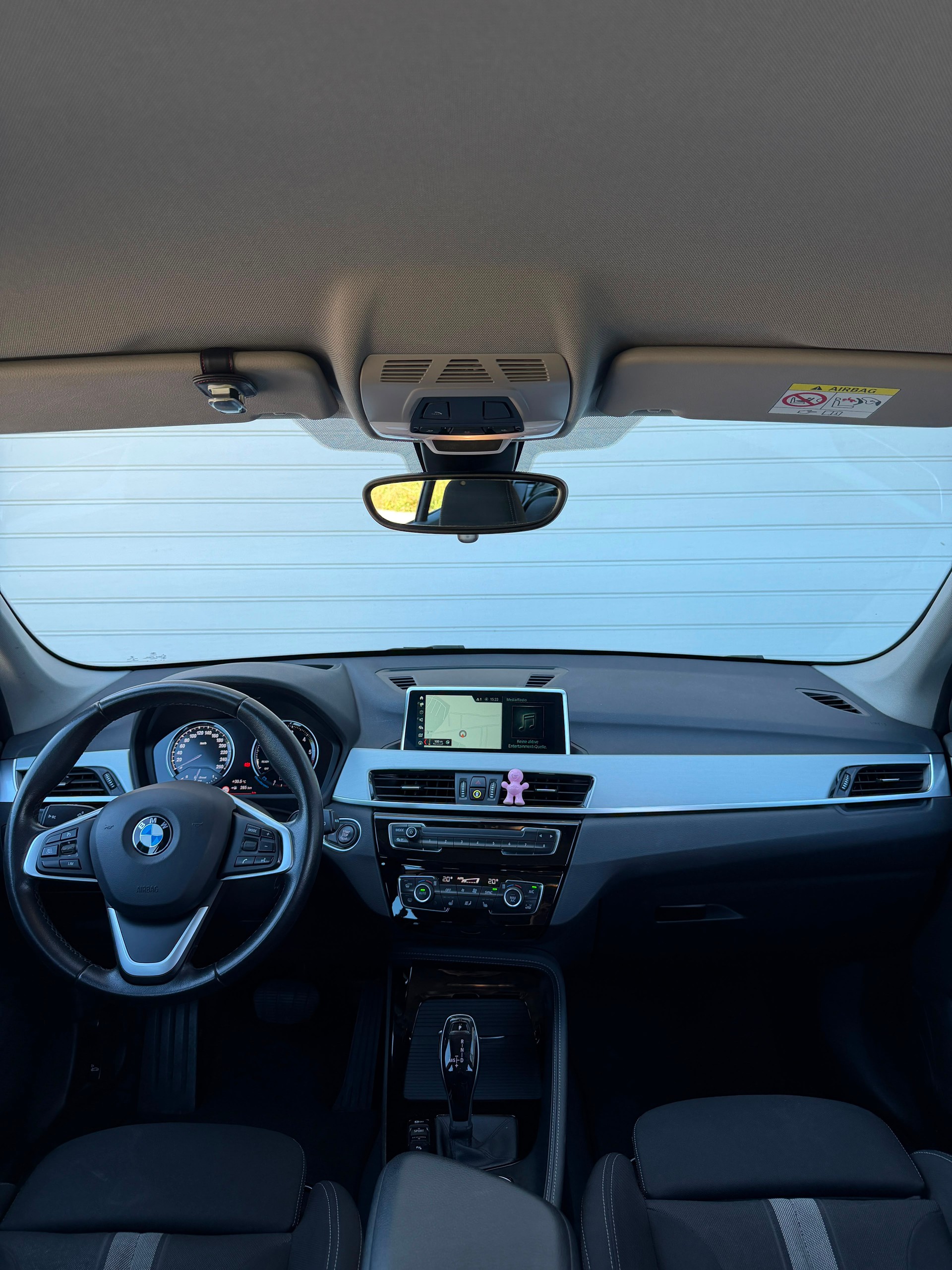 BMW 18d xDrive-image-3