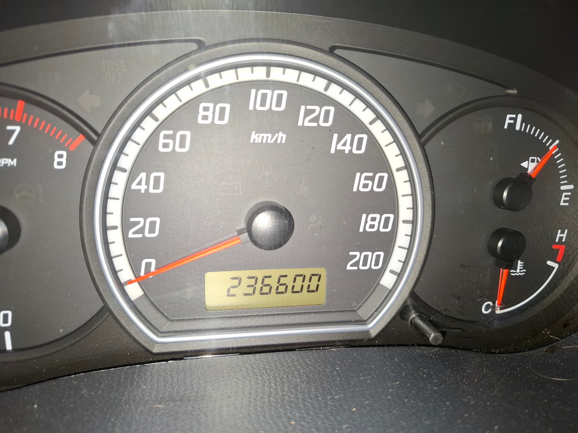 SUZUKI Swift 1.3i 16V GL Top Piz Sulai LE 4x4-image-9