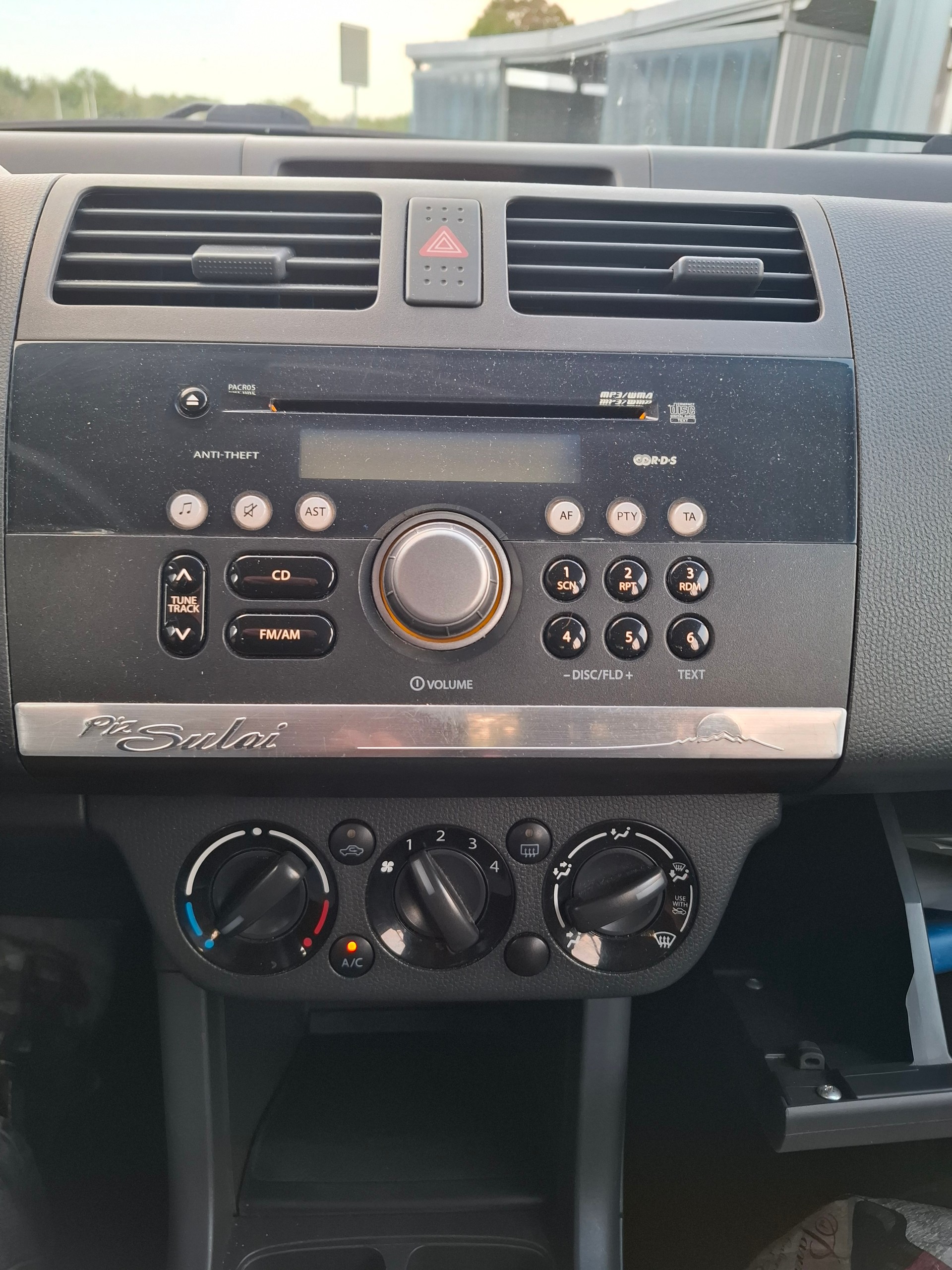SUZUKI Swift 1.3i 16V GL Top Piz Sulai LE 4x4-image-8