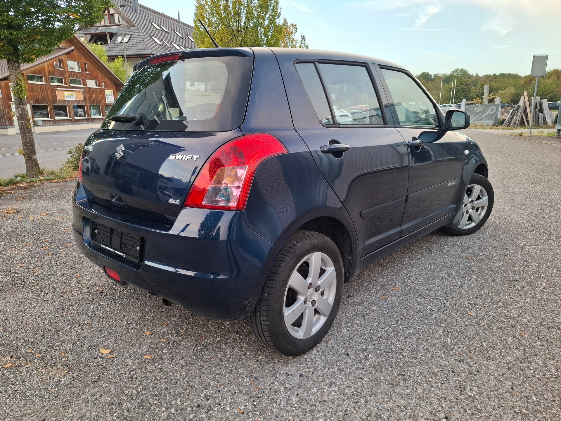 SUZUKI Swift 1.3i 16V GL Top Piz Sulai LE 4x4-image-1