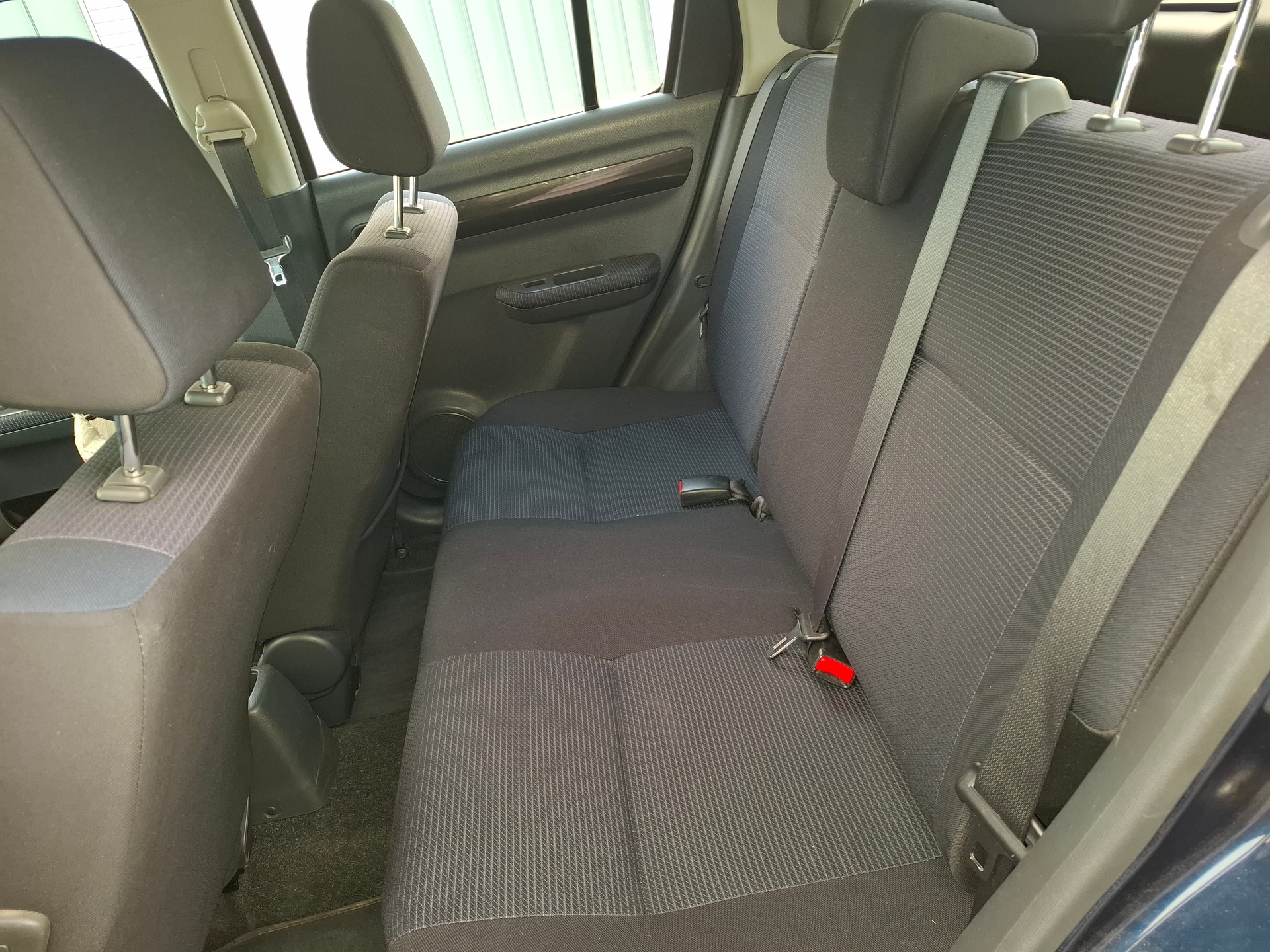 SUZUKI Swift 1.3i 16V GL Top Piz Sulai LE 4x4-image-5