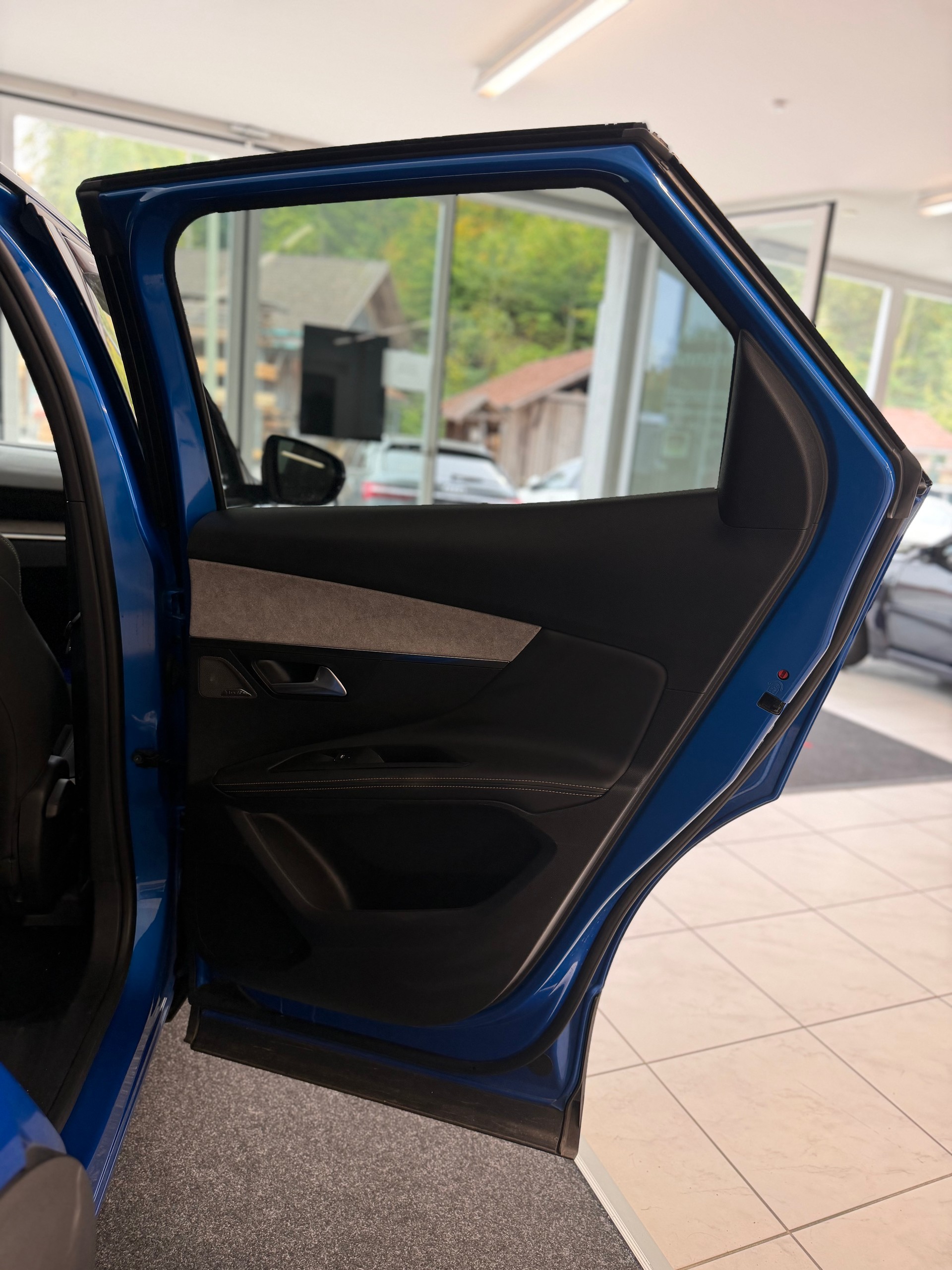 PEUGEOT 3008 1.6 PureTech GT-image-12