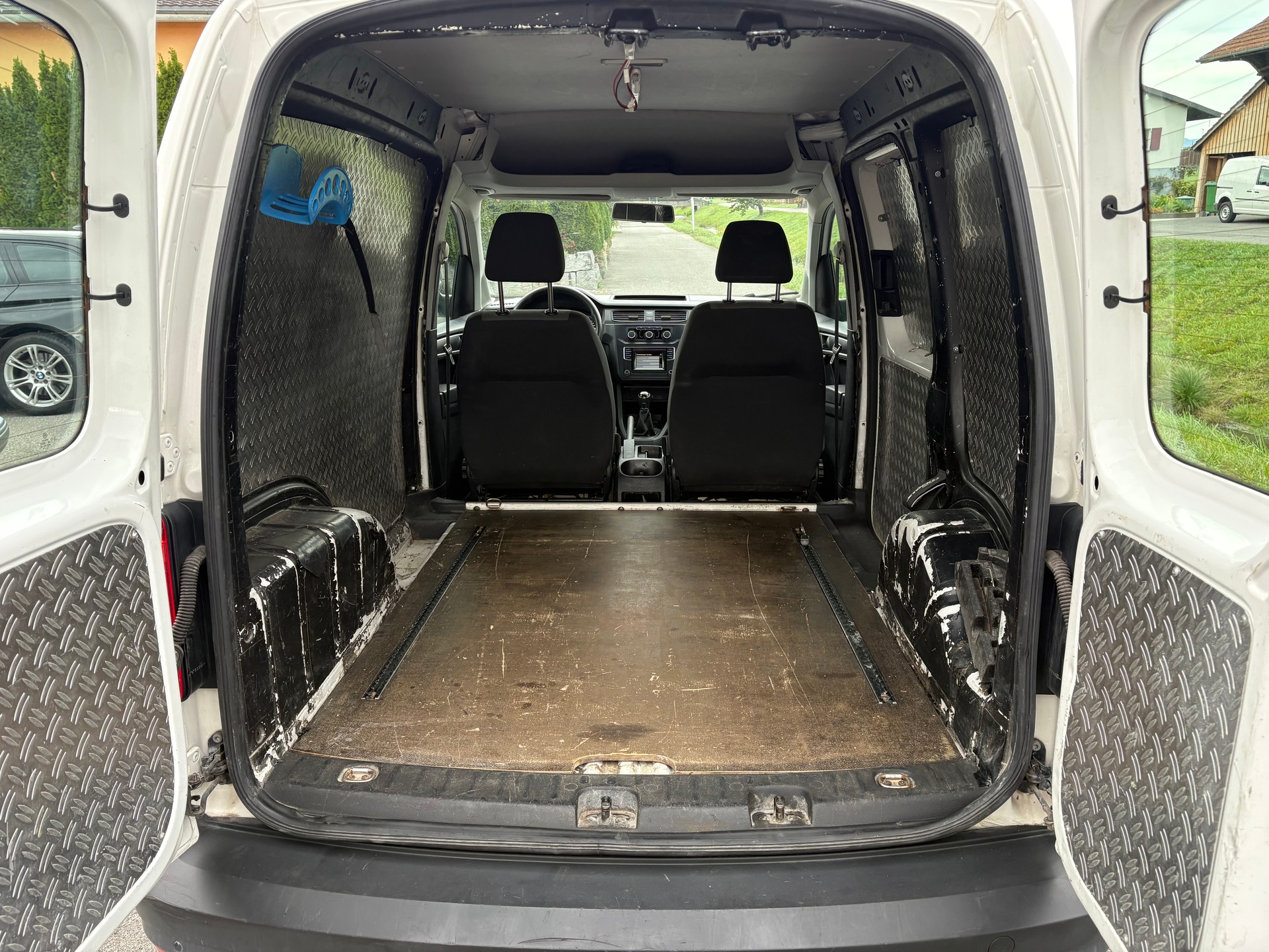 VW Caddy 2.0 TDI 4Motion-image-9