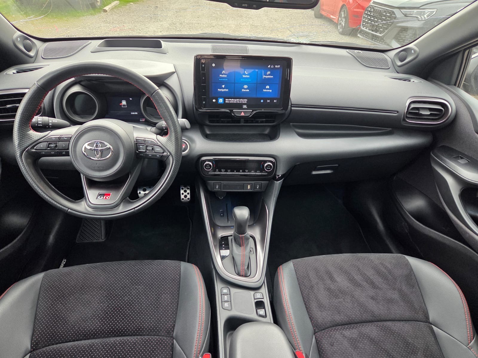TOYOTA Yaris 1.5 GR Sport e-CVT-image-9