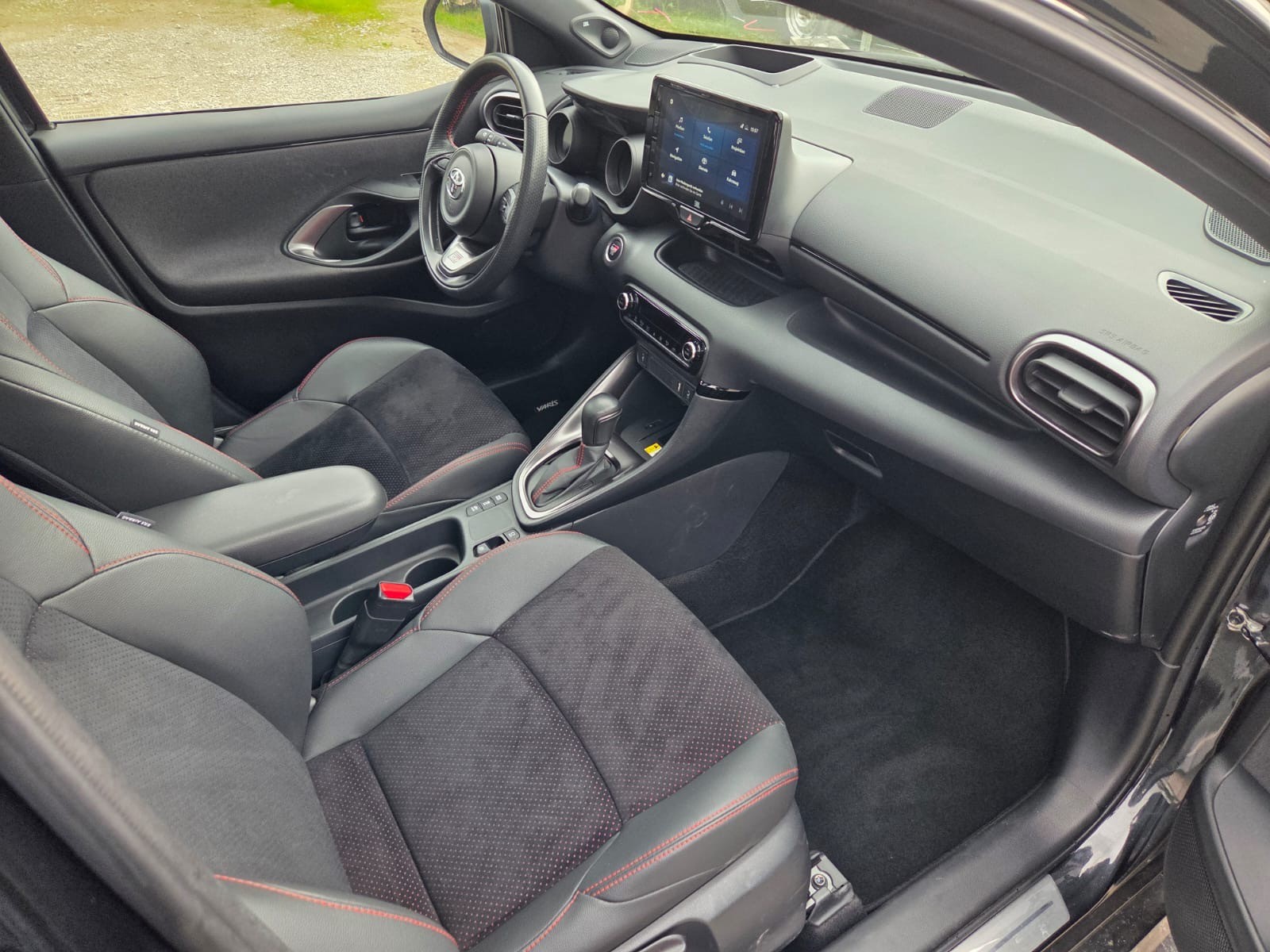 TOYOTA Yaris 1.5 GR Sport e-CVT-image-10