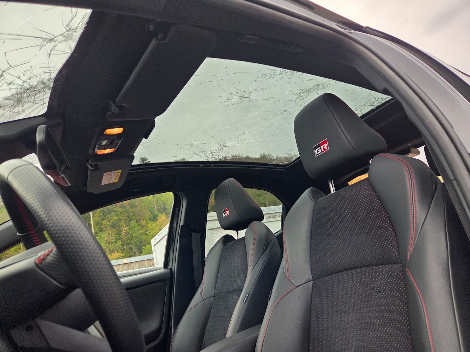 TOYOTA Yaris 1.5 GR Sport e-CVT-image-14