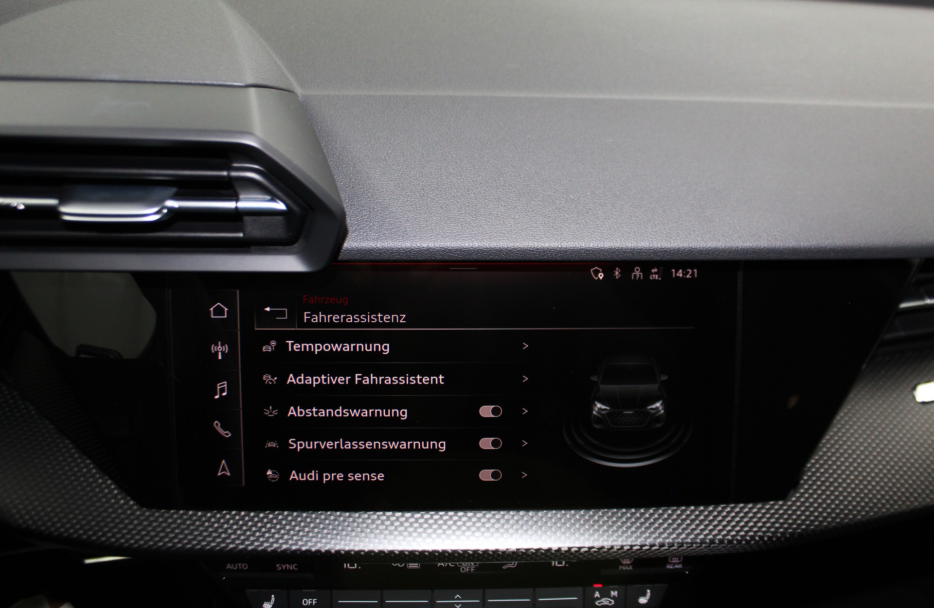 AUDI RS3 Sportback 2.5 TSI quattro S-tronic RS-Designpaket rot / Keramikbremsanlage / CH-Fahrzeug-image-22