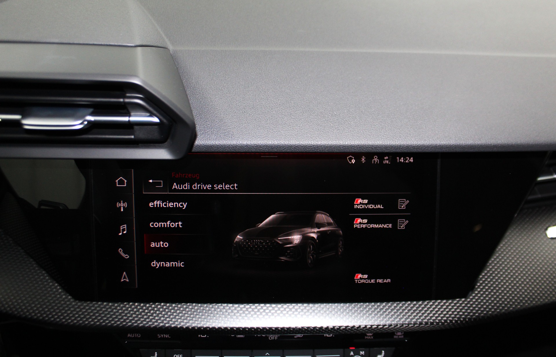 AUDI RS3 Sportback 2.5 TSI quattro S-tronic RS-Designpaket rot / Keramikbremsanlage / CH-Fahrzeug-image-28