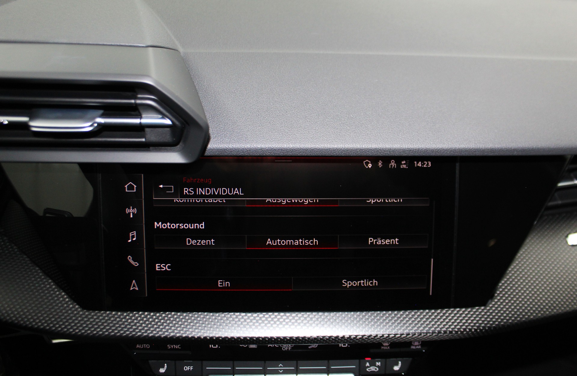 AUDI RS3 Sportback 2.5 TSI quattro S-tronic RS-Designpaket rot / Keramikbremsanlage / CH-Fahrzeug-image-26