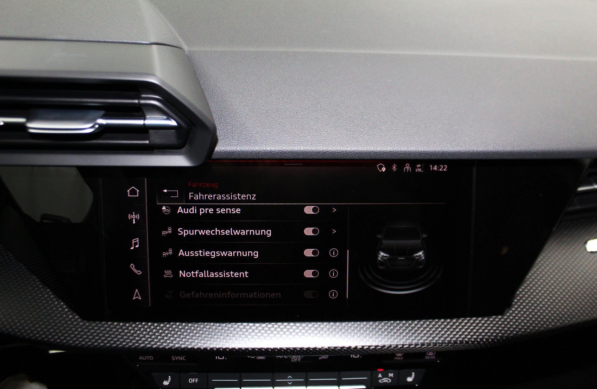 AUDI RS3 Sportback 2.5 TSI quattro S-tronic RS-Designpaket rot / Keramikbremsanlage / CH-Fahrzeug-image-23