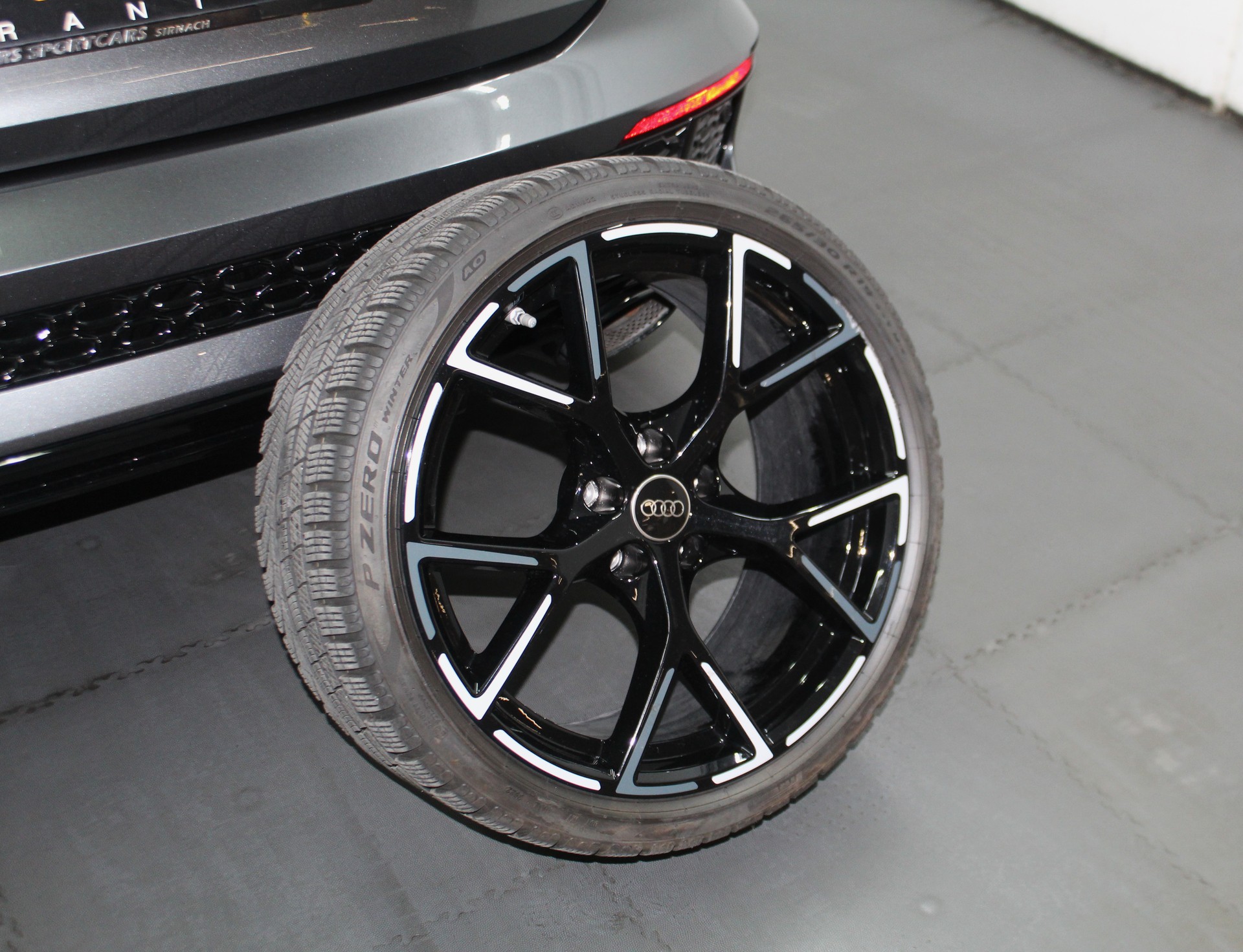 AUDI RS3 Sportback 2.5 TSI quattro S-tronic RS-Designpaket rot / Keramikbremsanlage / CH-Fahrzeug-image-31