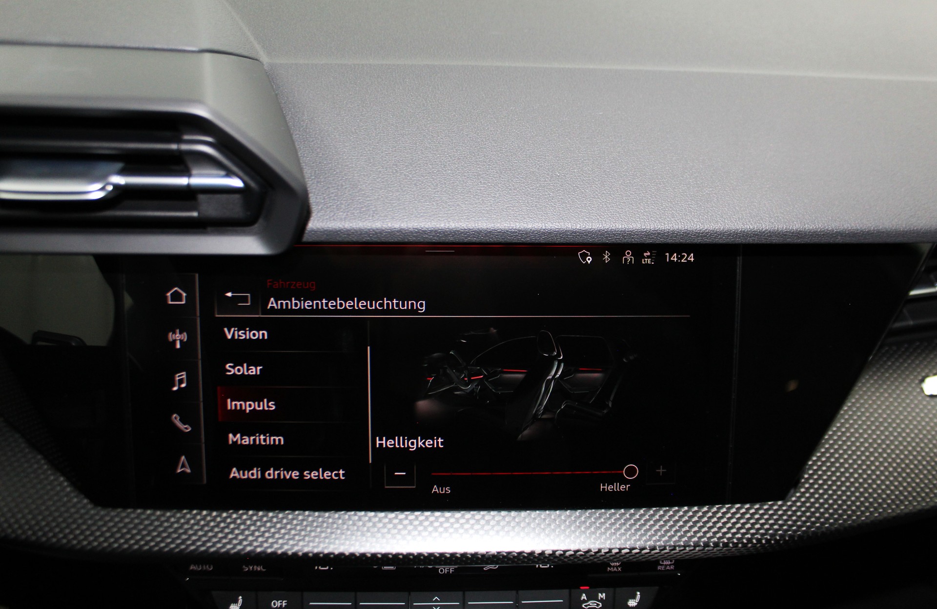 AUDI RS3 Sportback 2.5 TSI quattro S-tronic RS-Designpaket rot / Keramikbremsanlage / CH-Fahrzeug-image-27