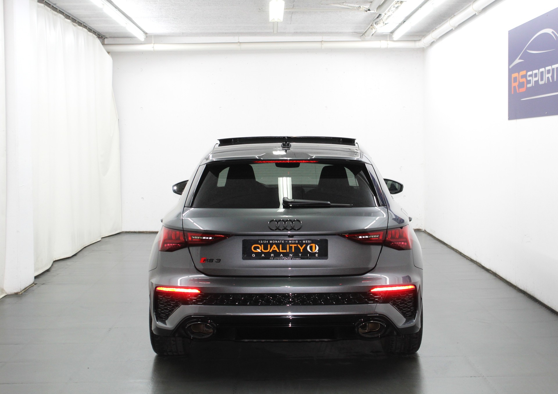 AUDI RS3 Sportback 2.5 TSI quattro S-tronic RS-Designpaket rot / Keramikbremsanlage / CH-Fahrzeug-image-5