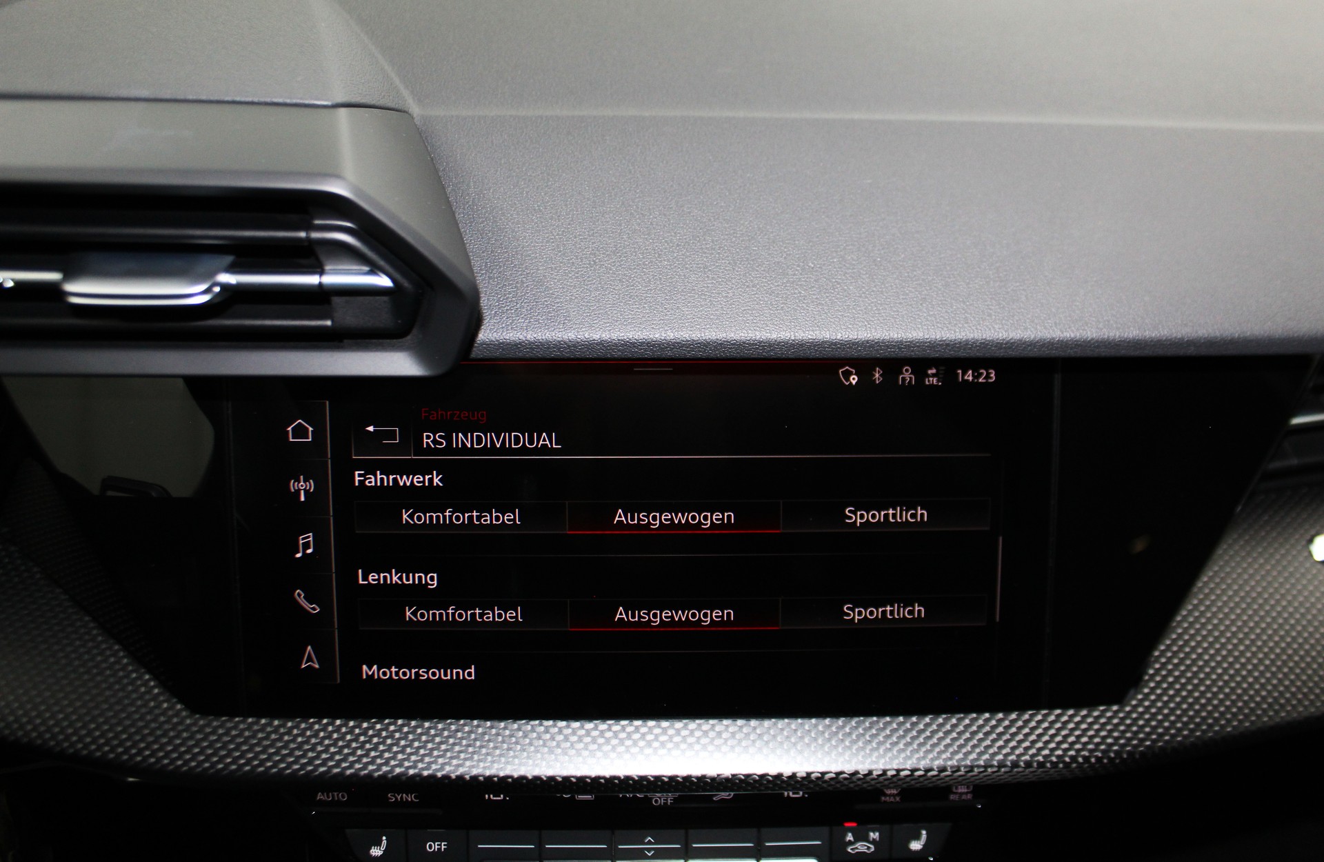 AUDI RS3 Sportback 2.5 TSI quattro S-tronic RS-Designpaket rot / Keramikbremsanlage / CH-Fahrzeug-image-25