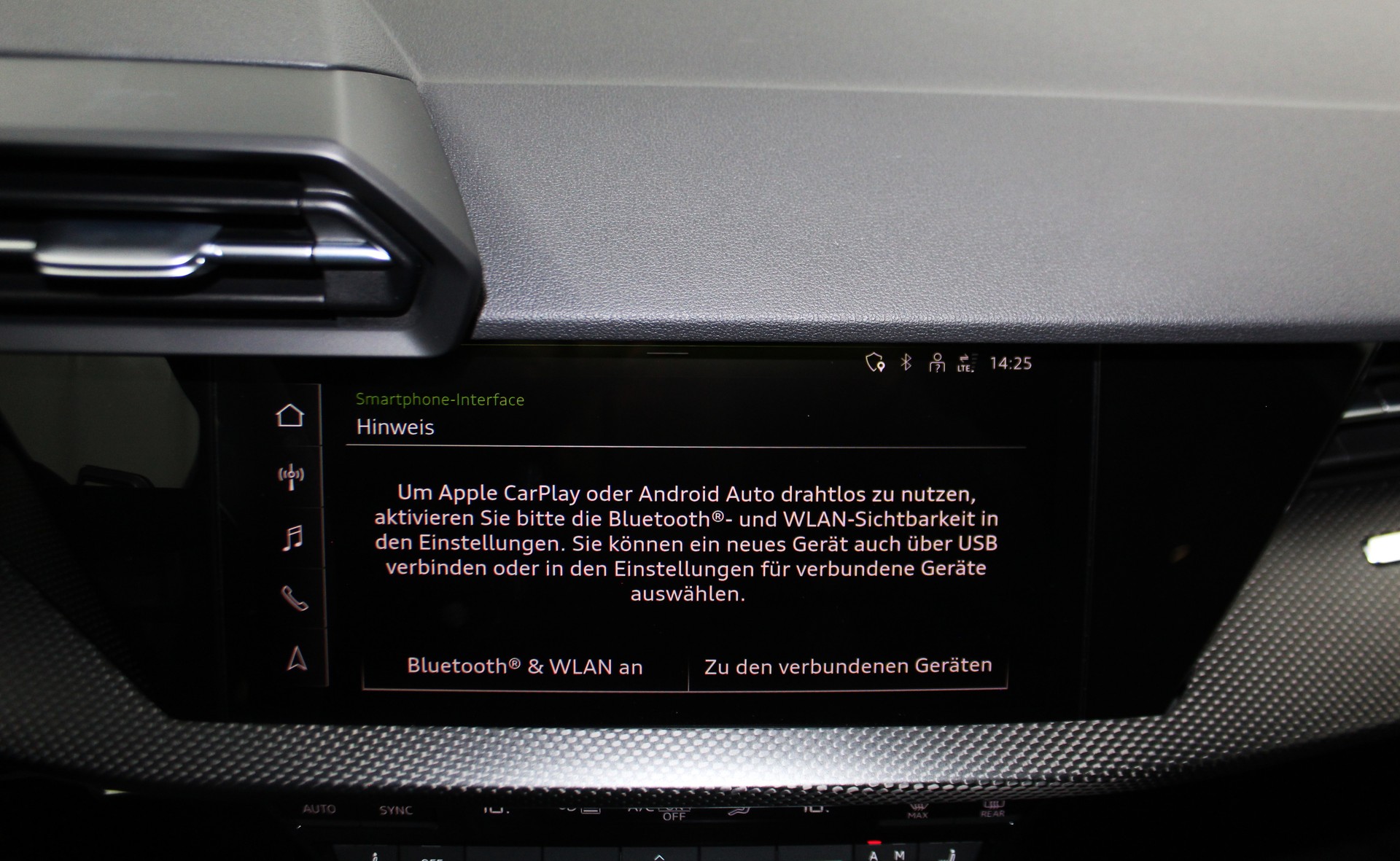 AUDI RS3 Sportback 2.5 TSI quattro S-tronic RS-Designpaket rot / Keramikbremsanlage / CH-Fahrzeug-image-29