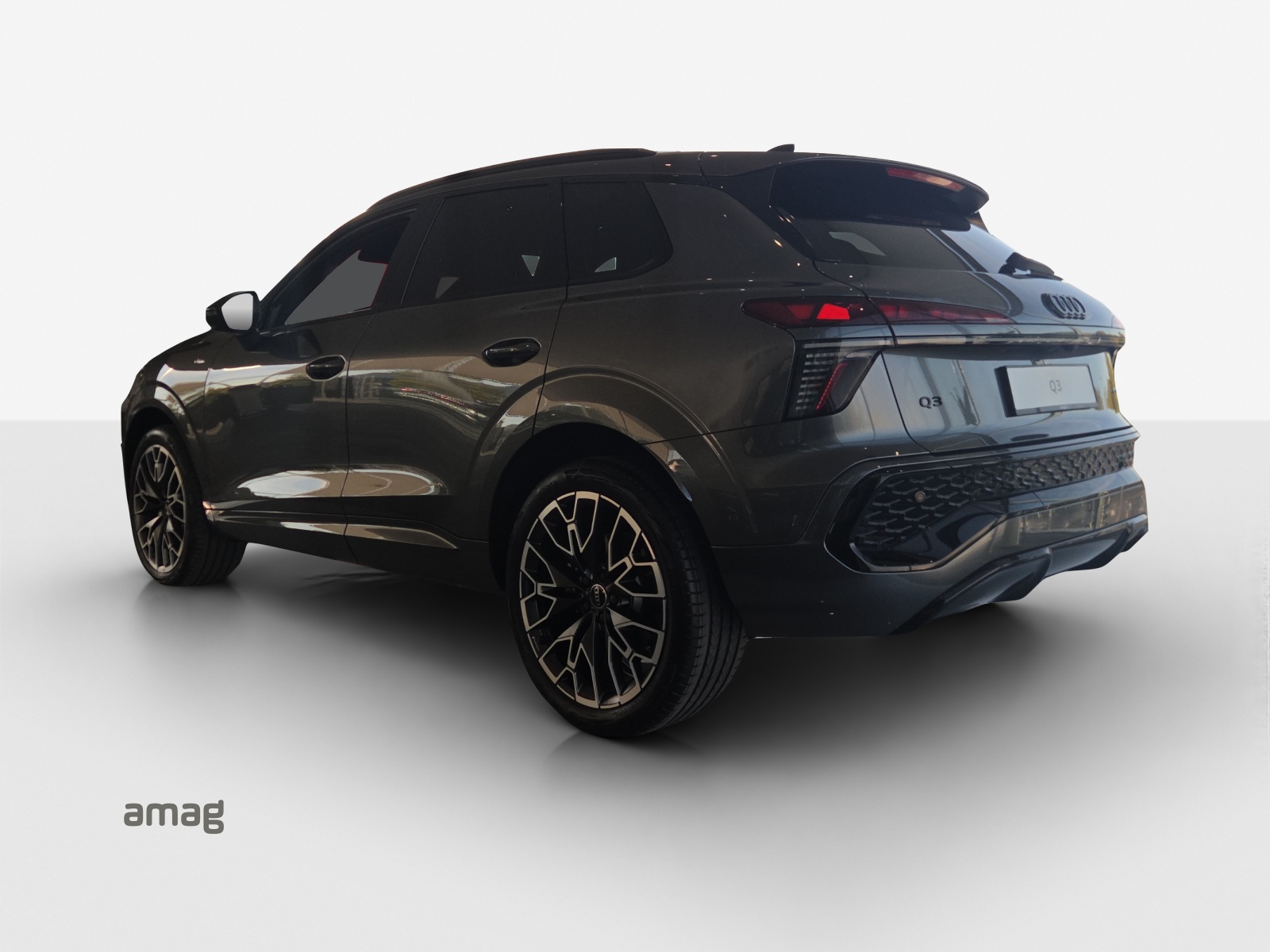 AUDI Q3 SUV TFSI quattro 195 kW S tronic-image-2