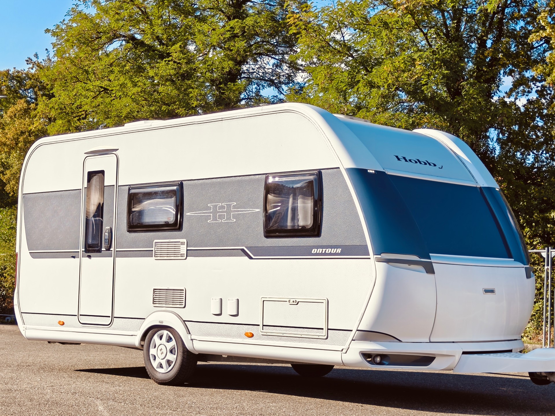 HOBBY On Tour 470 KMF -- Stockbett -- Dachklima-showroom-element-1