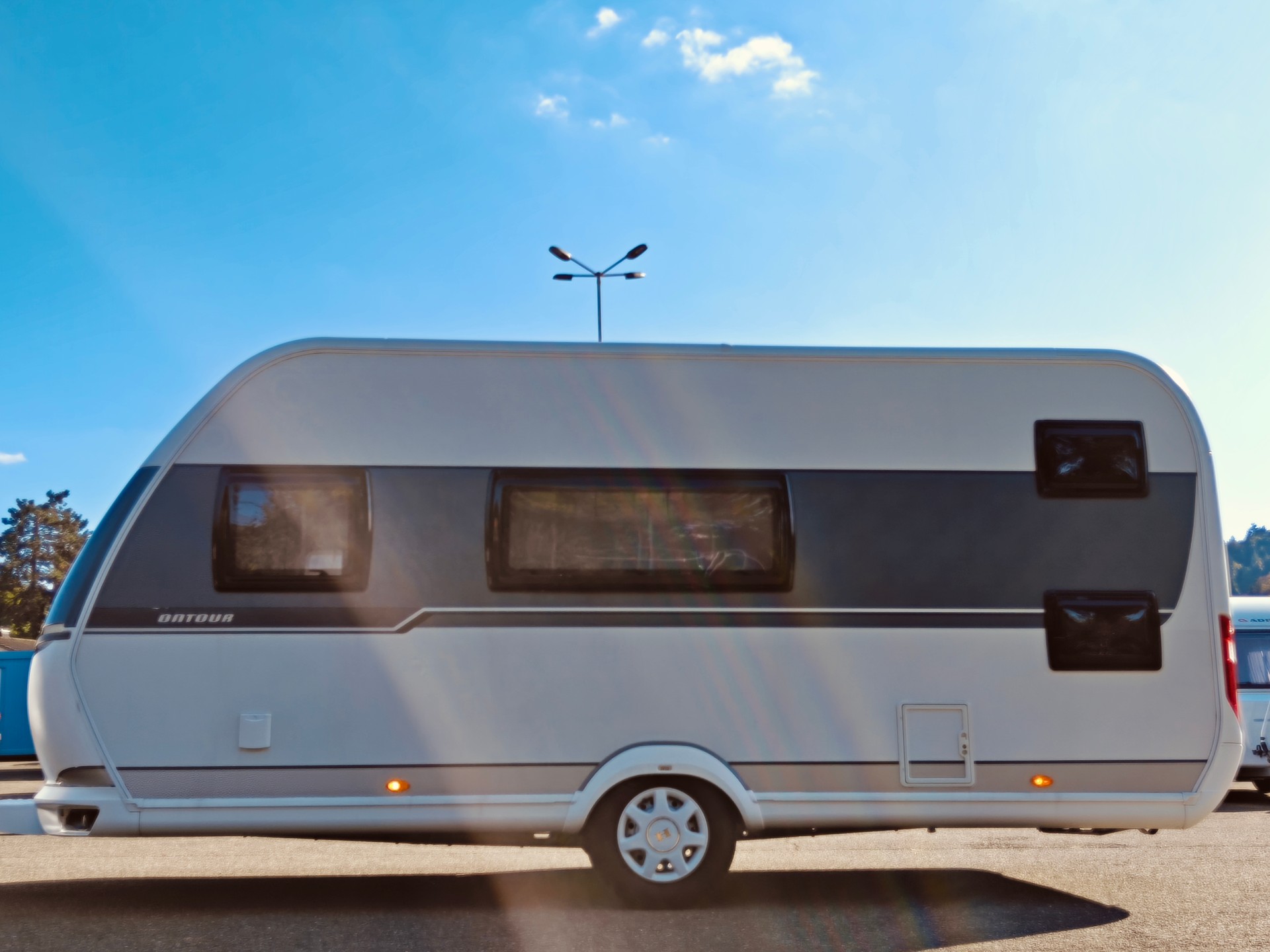 HOBBY On Tour 470 KMF -- Stockbett -- Dachklima-image-6