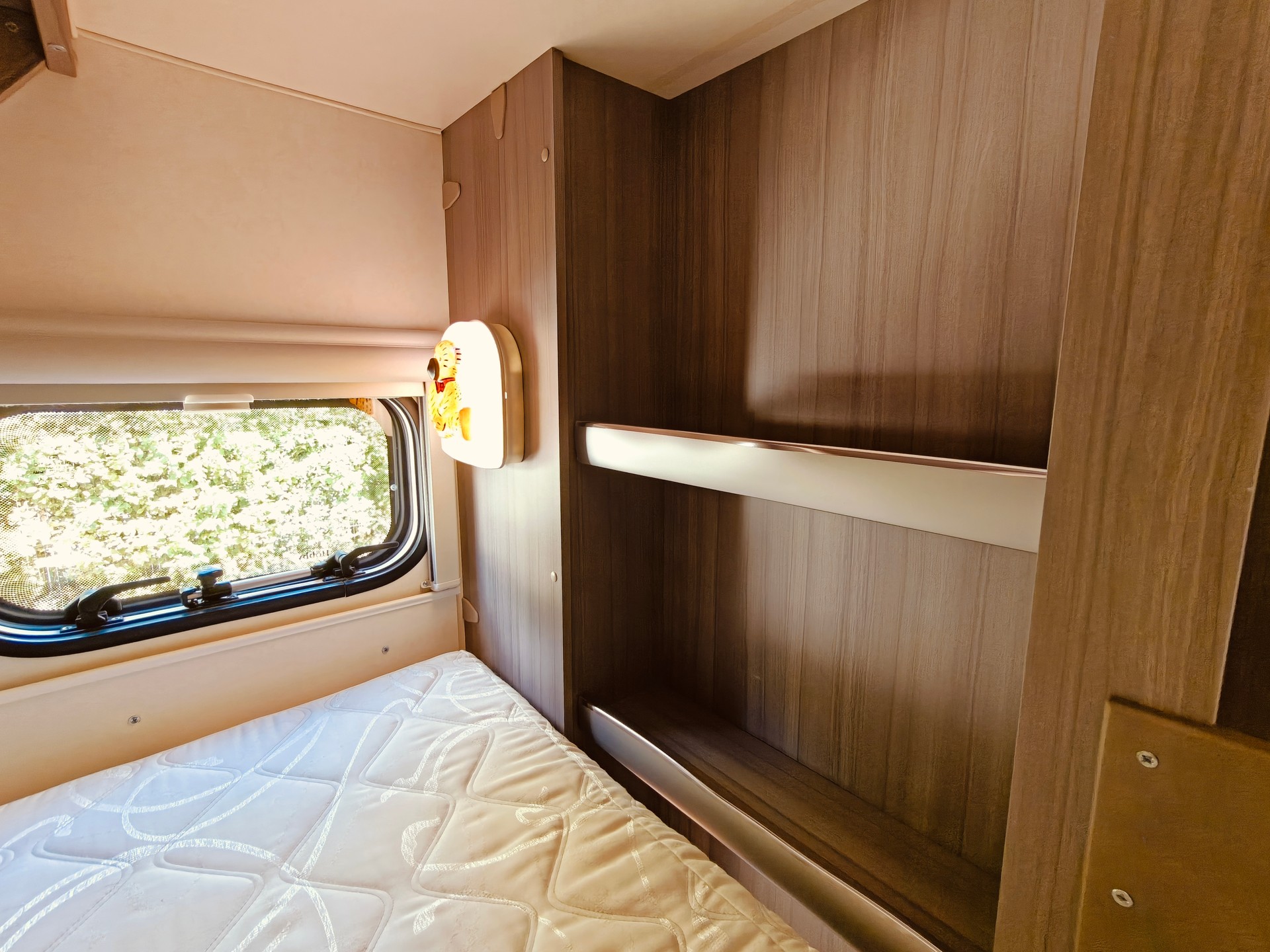 HOBBY On Tour 470 KMF -- Stockbett -- Dachklima-image-24