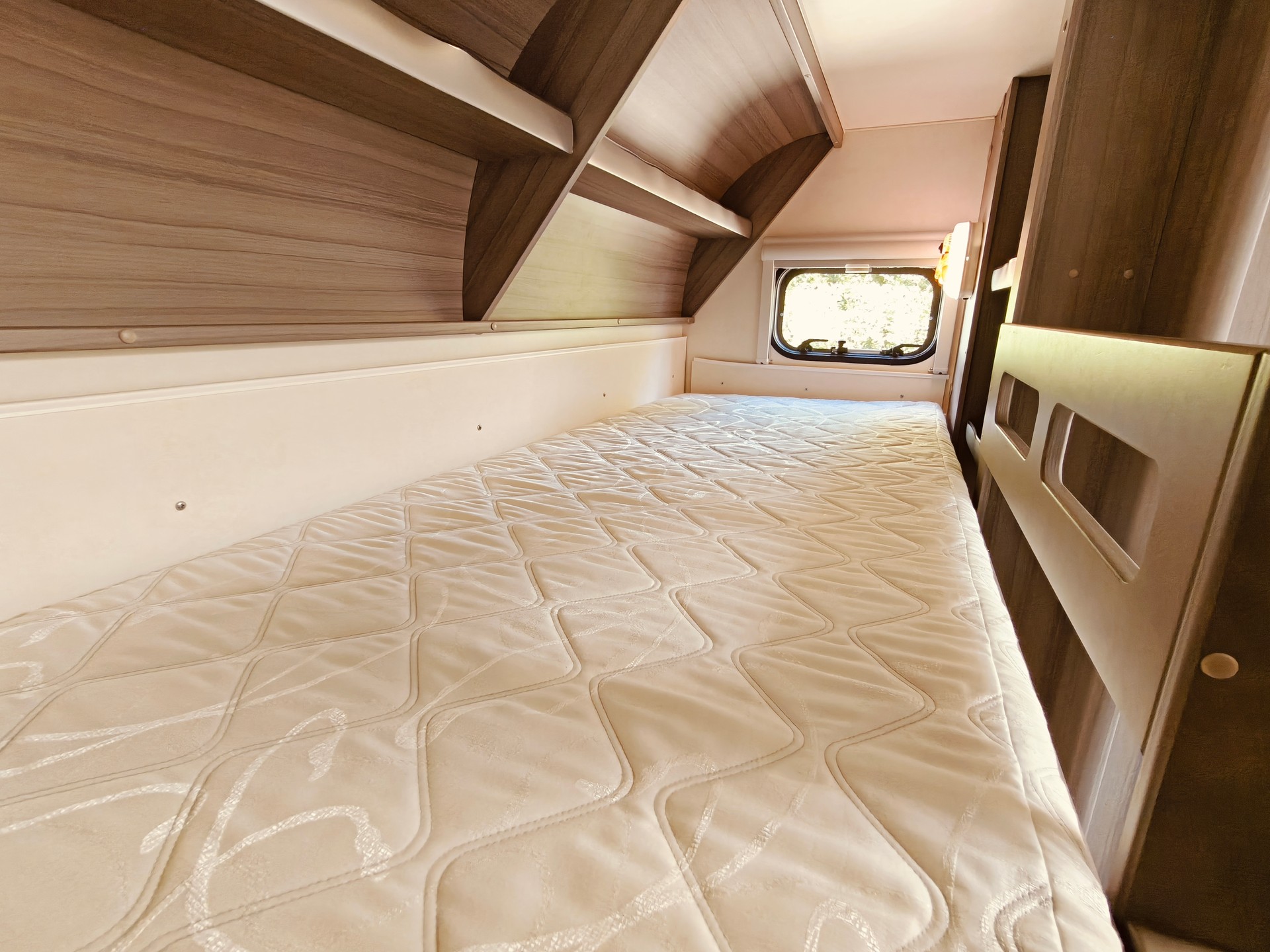 HOBBY On Tour 470 KMF -- Stockbett -- Dachklima-image-21