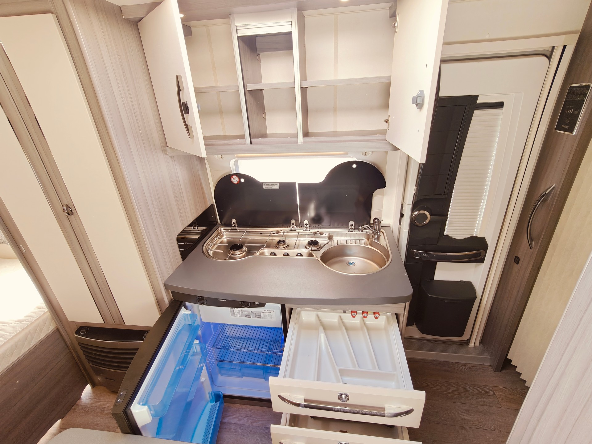 HOBBY On Tour 470 KMF -- Stockbett -- Dachklima-image-16