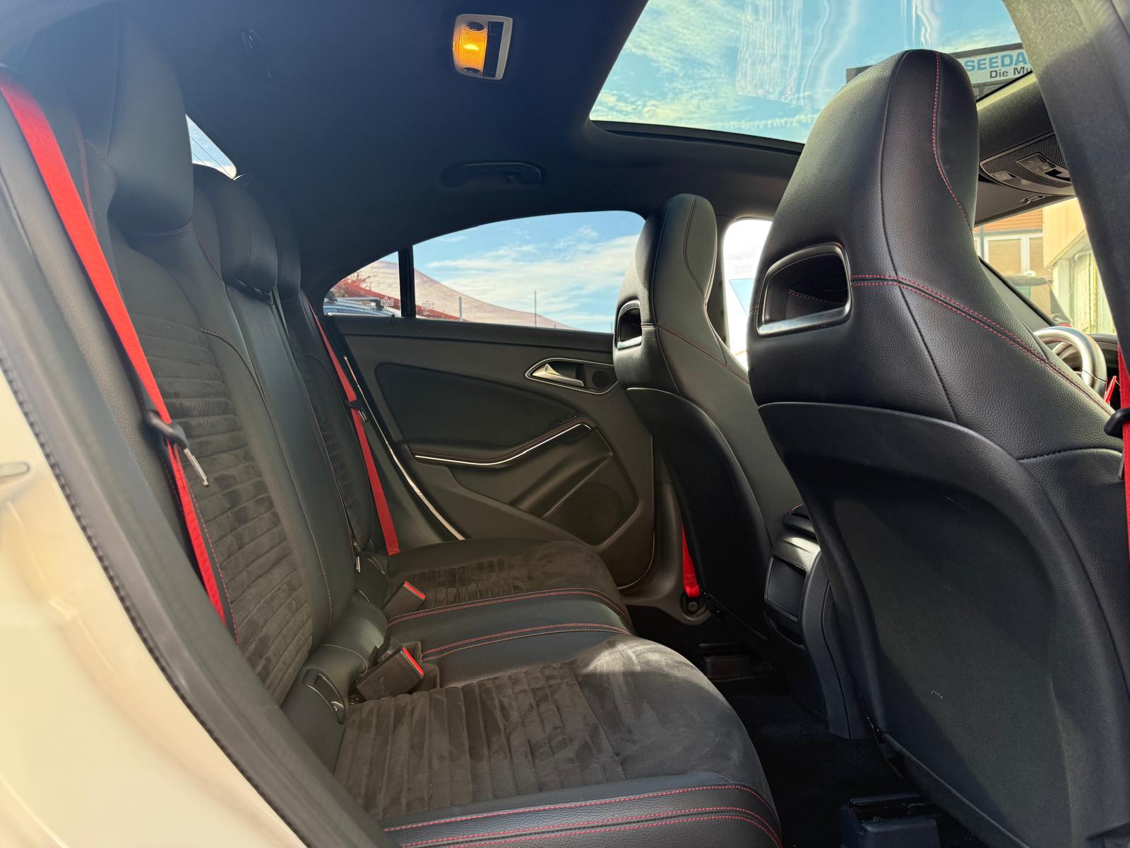 MERCEDES-BENZ CLA 45 AMG 4Matic Speedshift-image-10