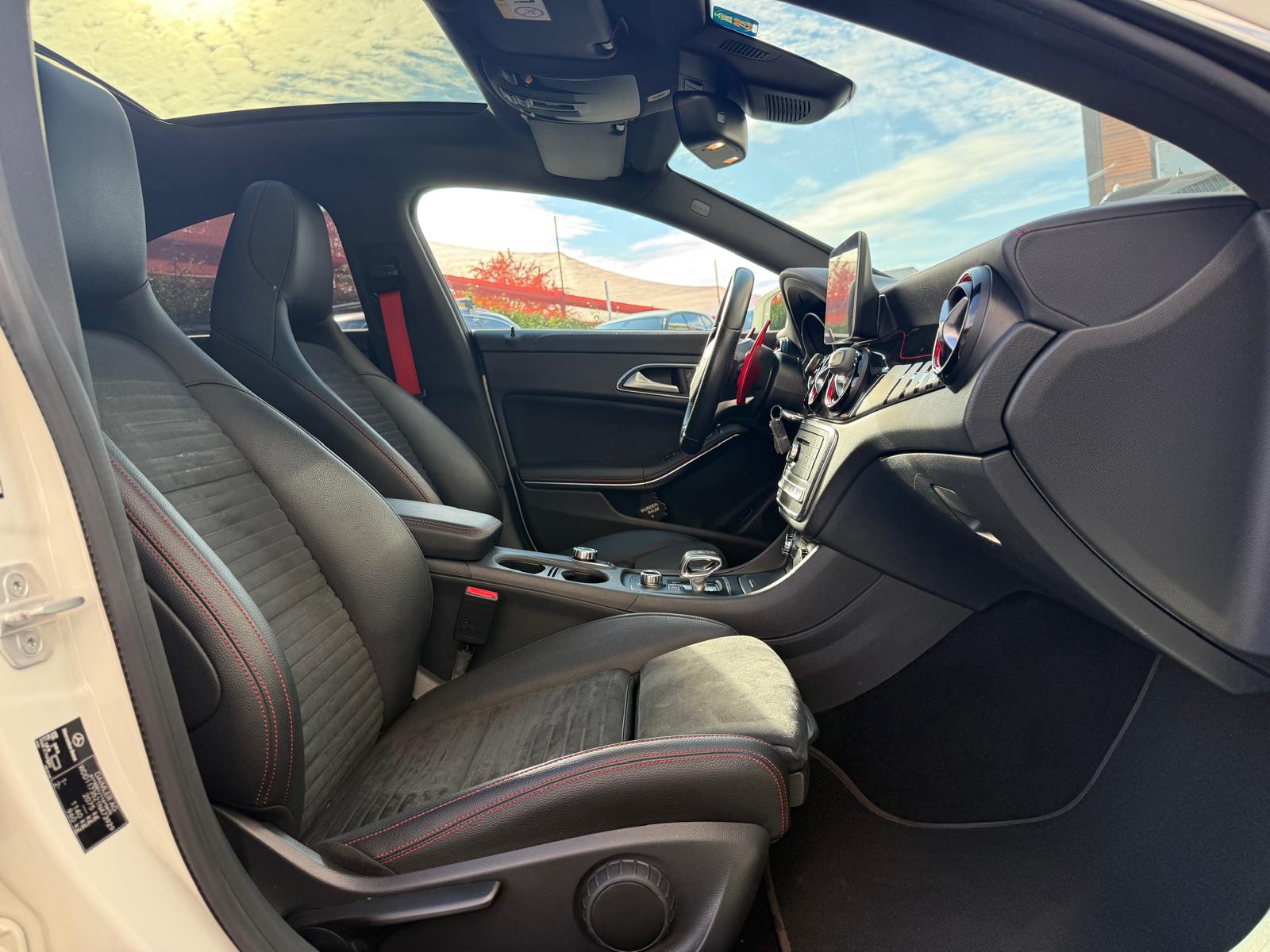 MERCEDES-BENZ CLA 45 AMG 4Matic Speedshift-image-8