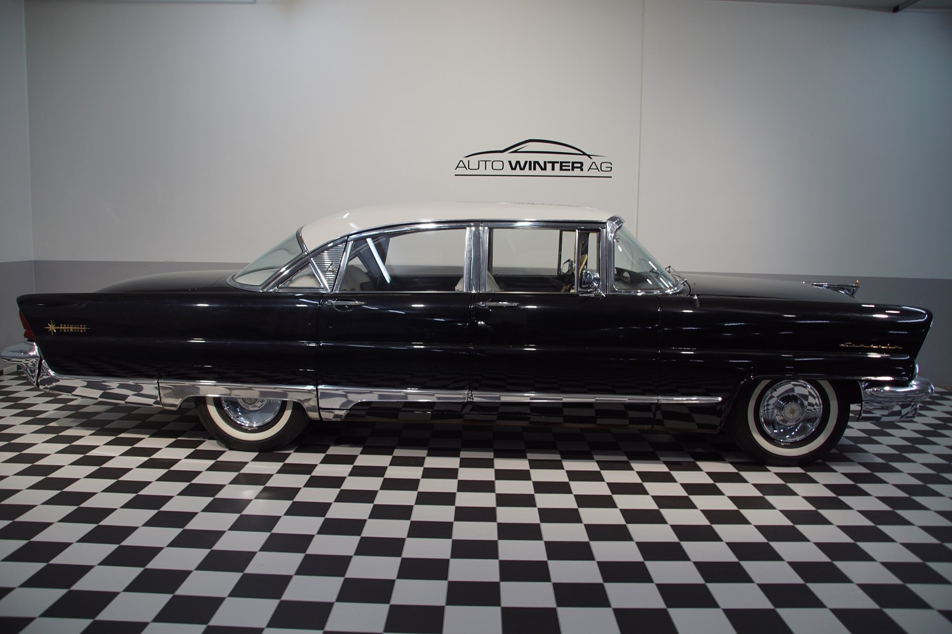 LINCOLN Premiere V8 Model 1956-showroom-element-3