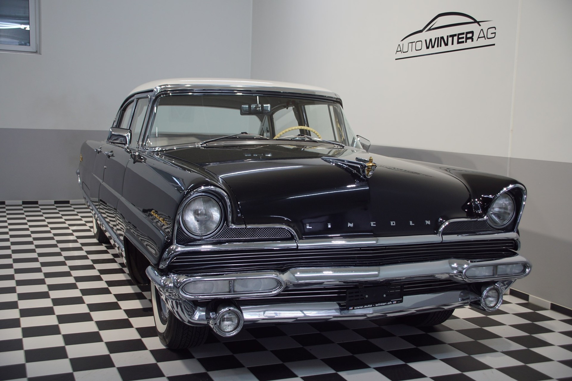 LINCOLN Premiere V8 Model 1956-showroom-element-2