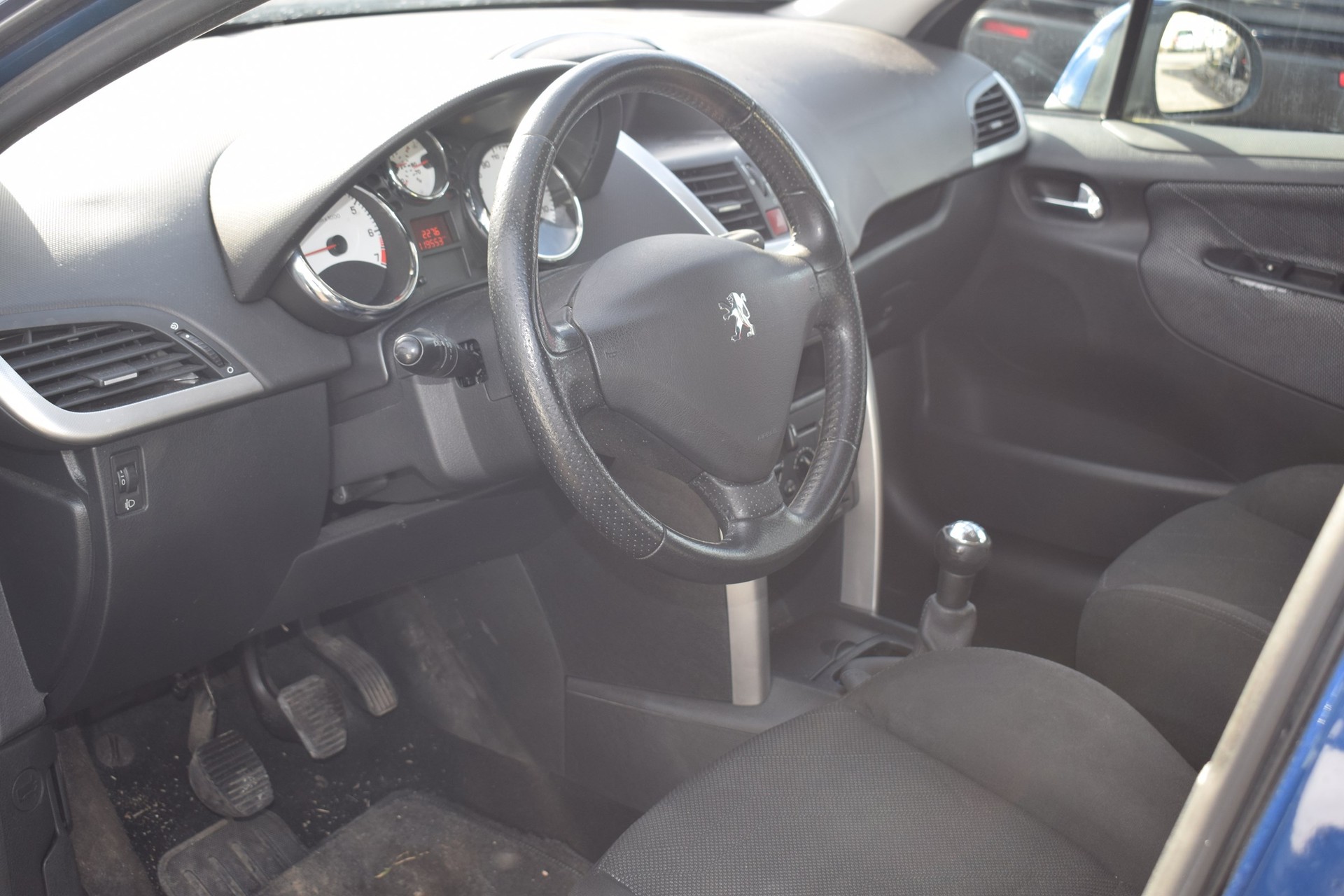 PEUGEOT 207 1.6 16V XT-image-7