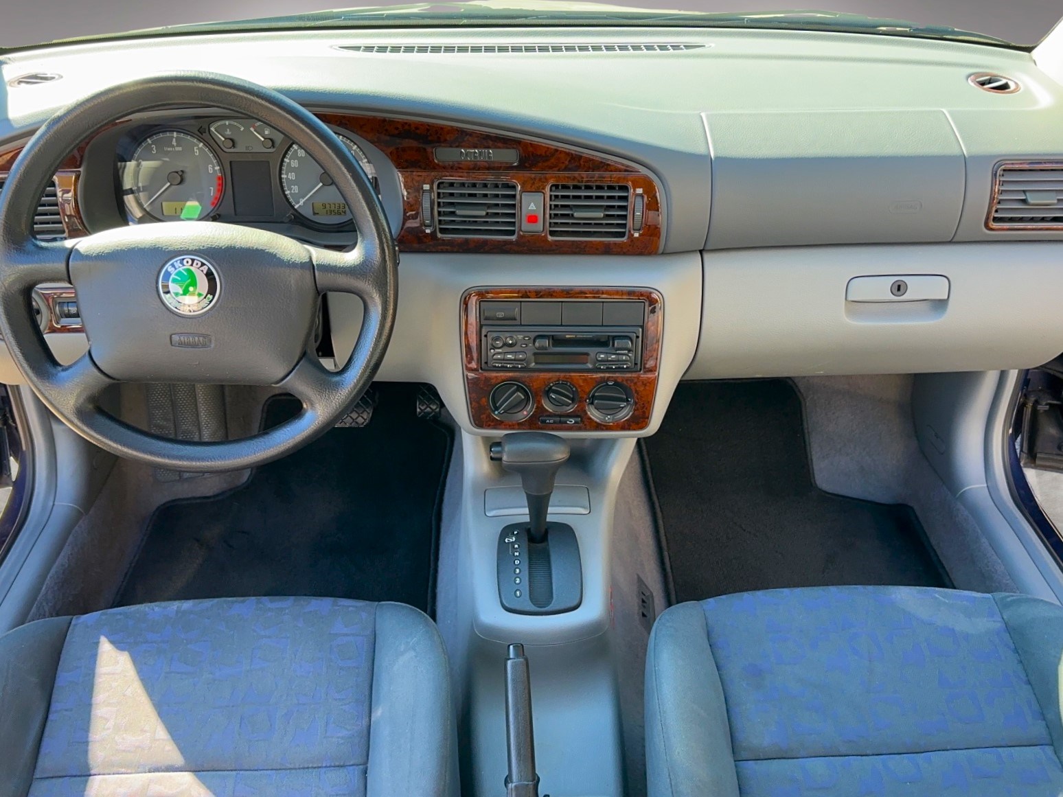SKODA Octavia 1.6 GLX-image-9