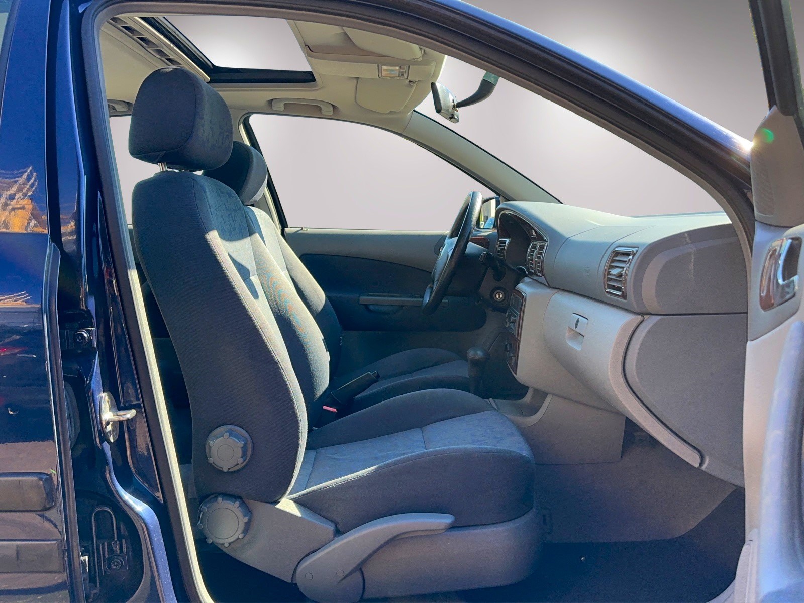 SKODA Octavia 1.6 GLX-image-12